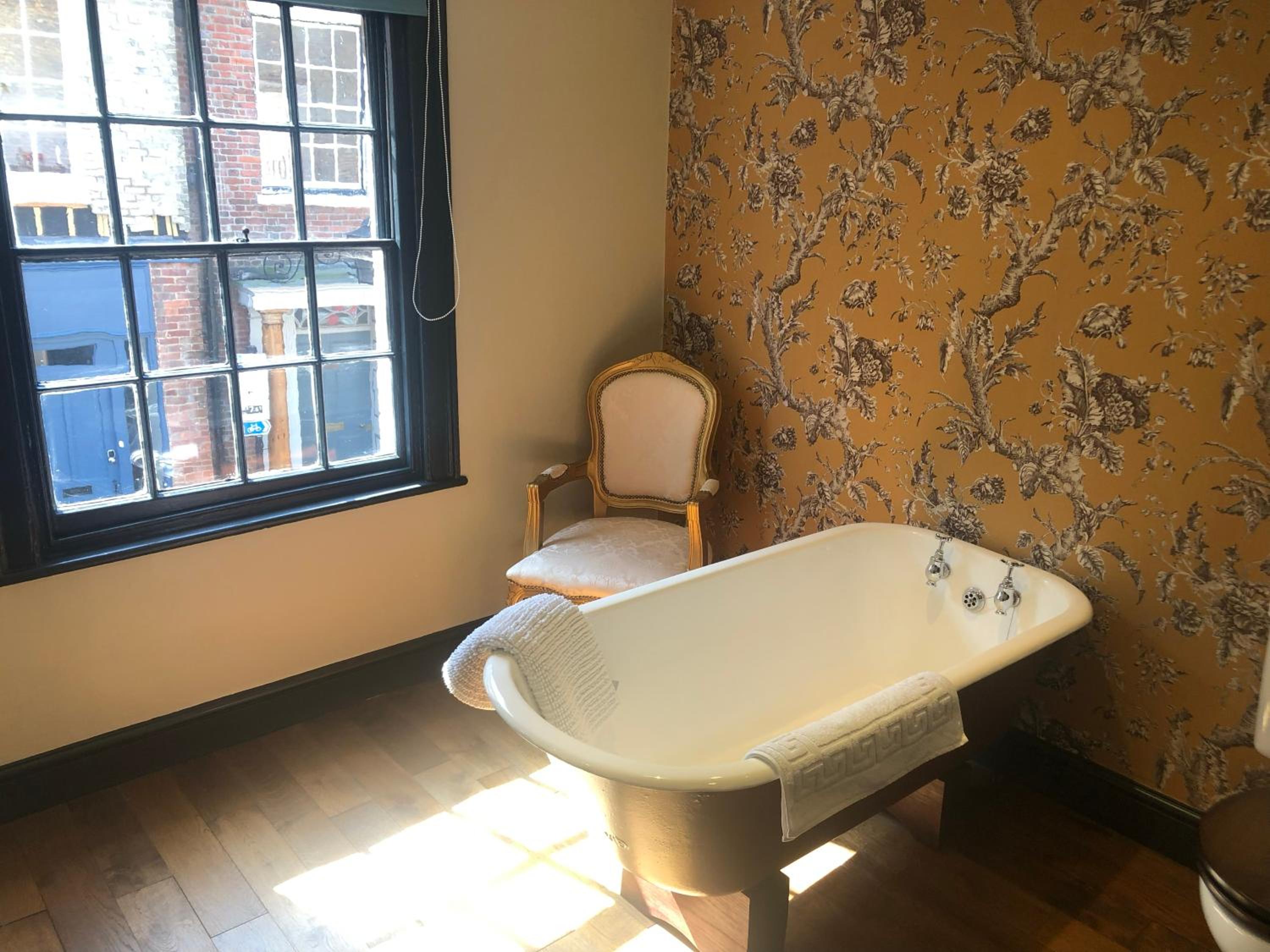Deluxe Double Room with Bath photo 3