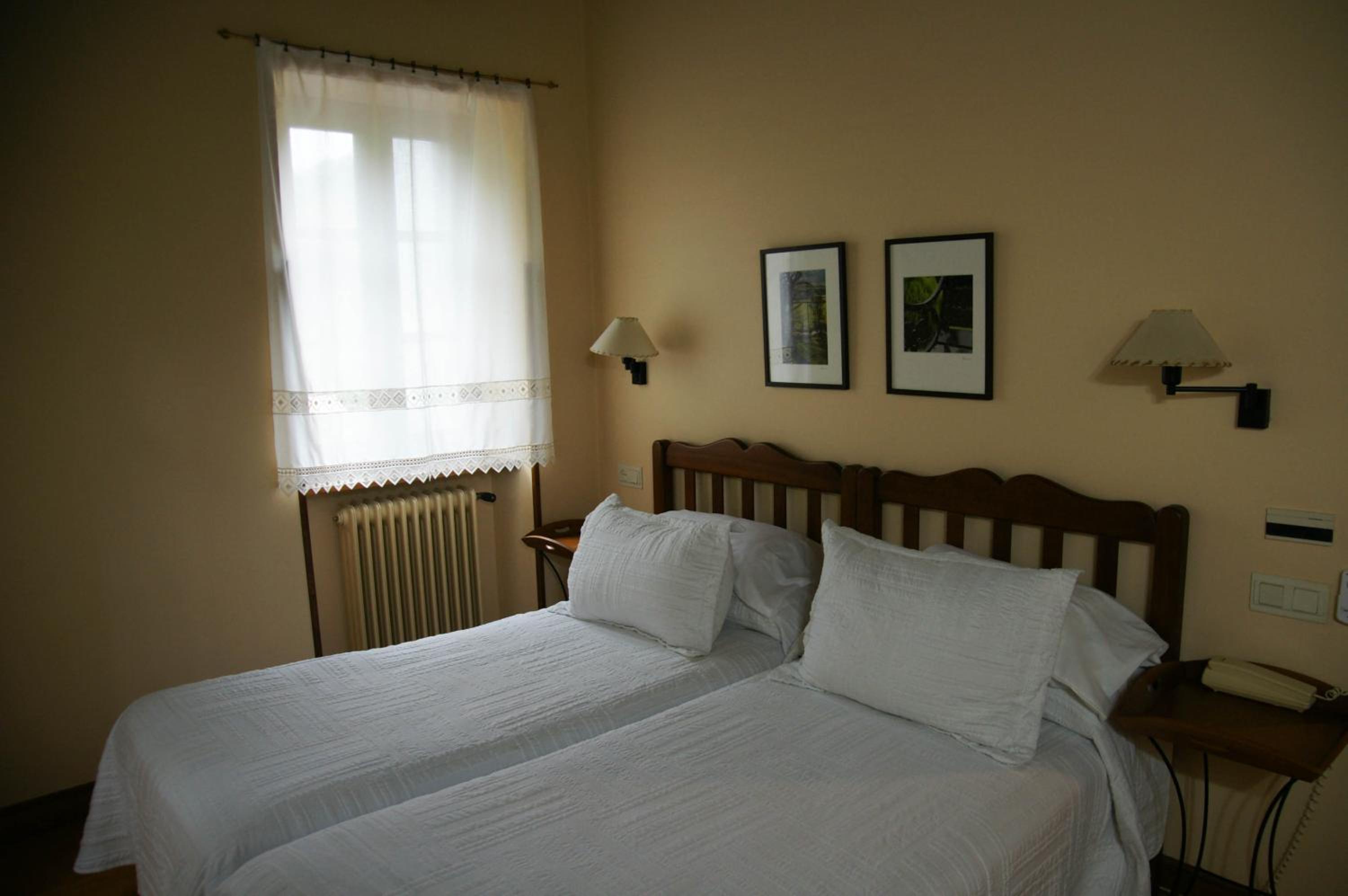 Double Room with Single Beds photo 3