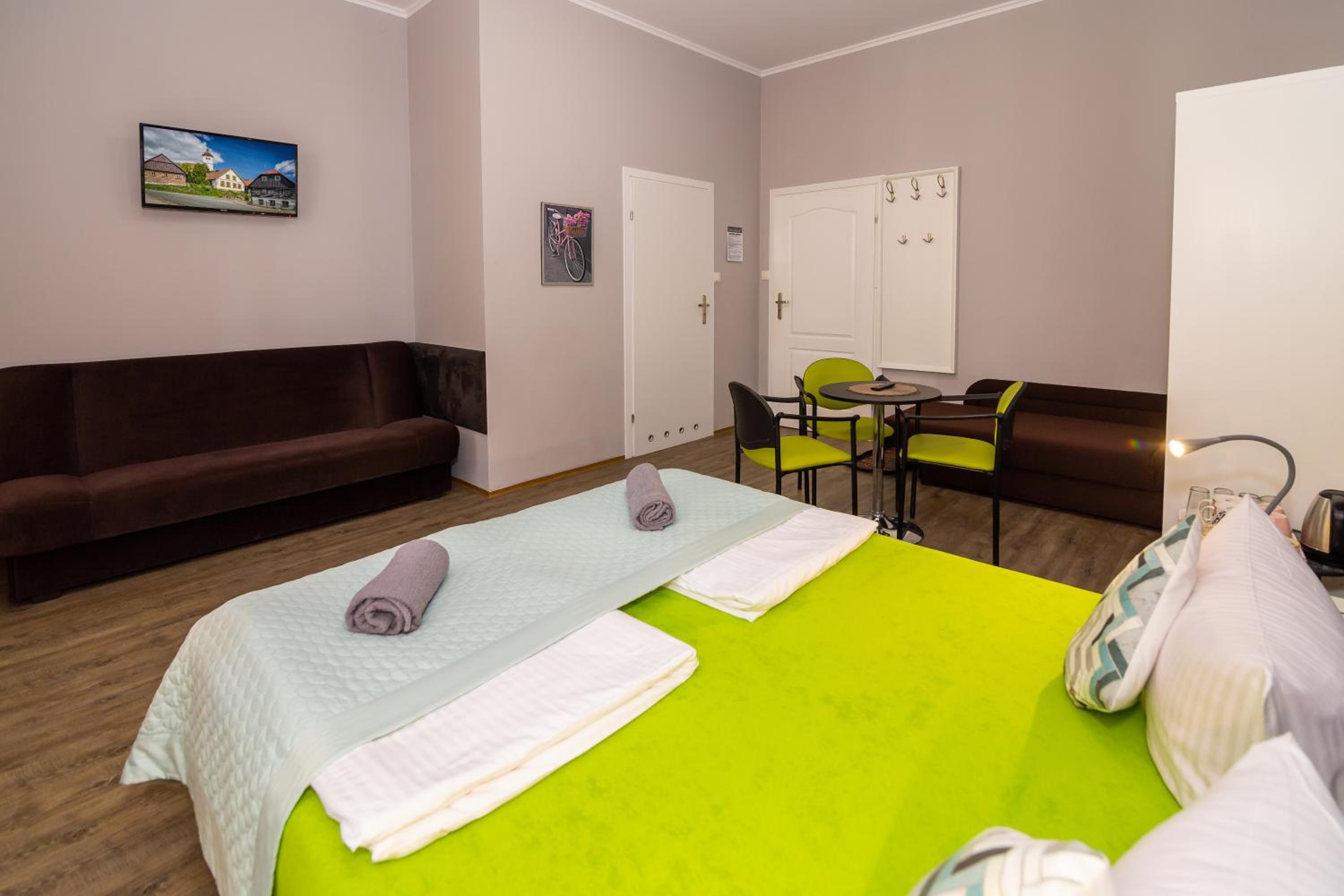Quadruple Room with Balcony - Photo 2