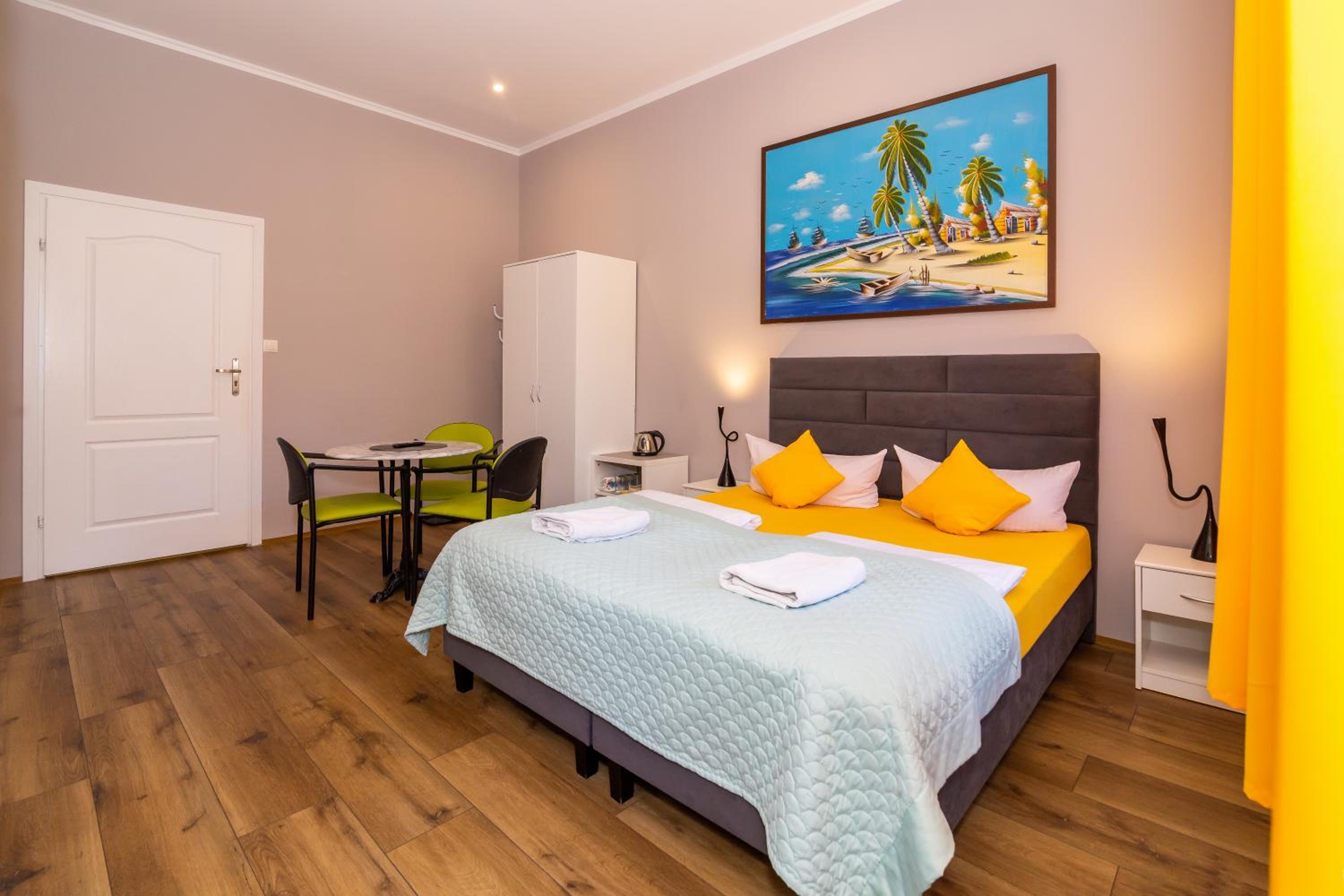 Triple Room - Photo 9