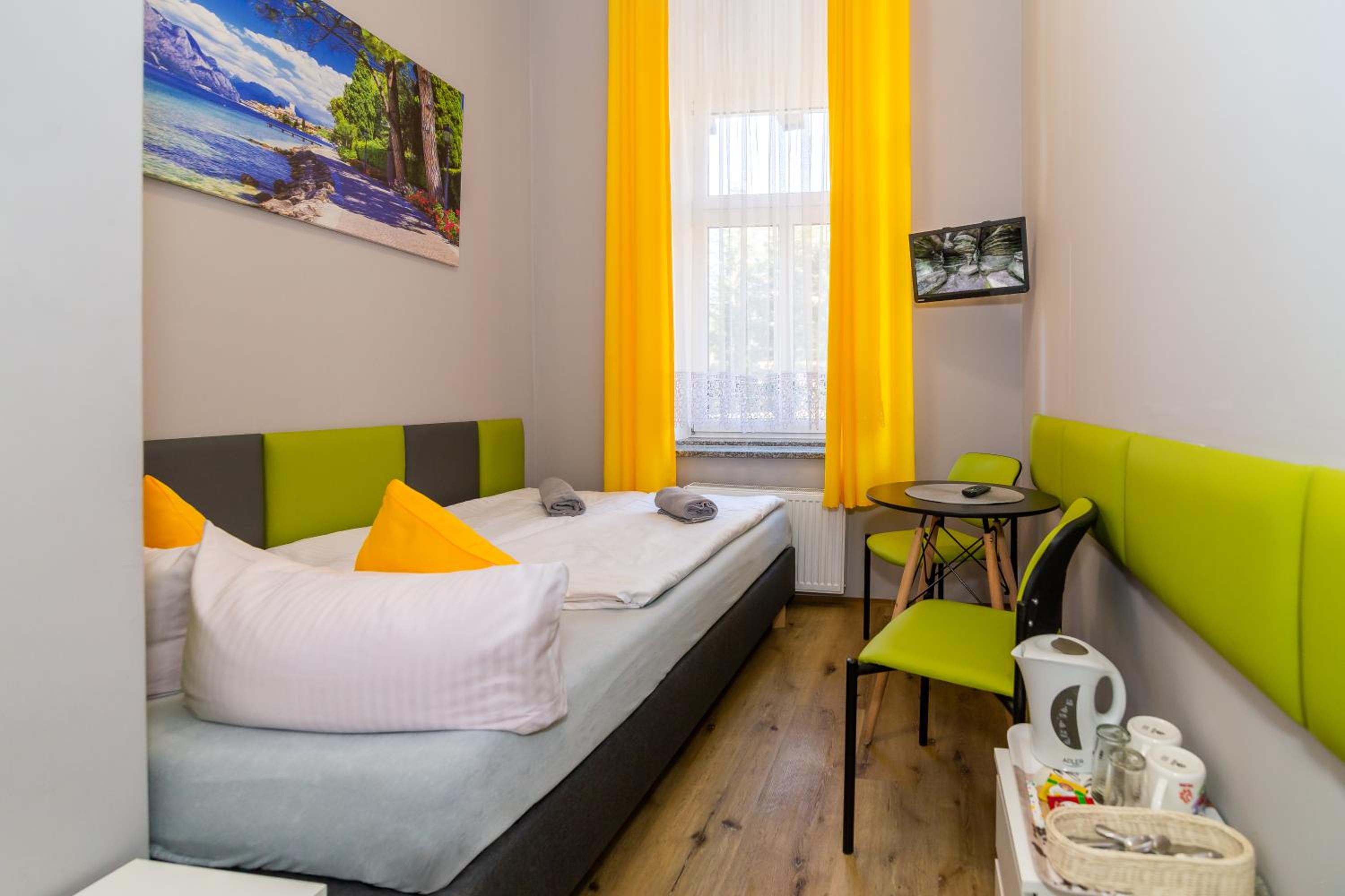 Small Double Room - Photo 1