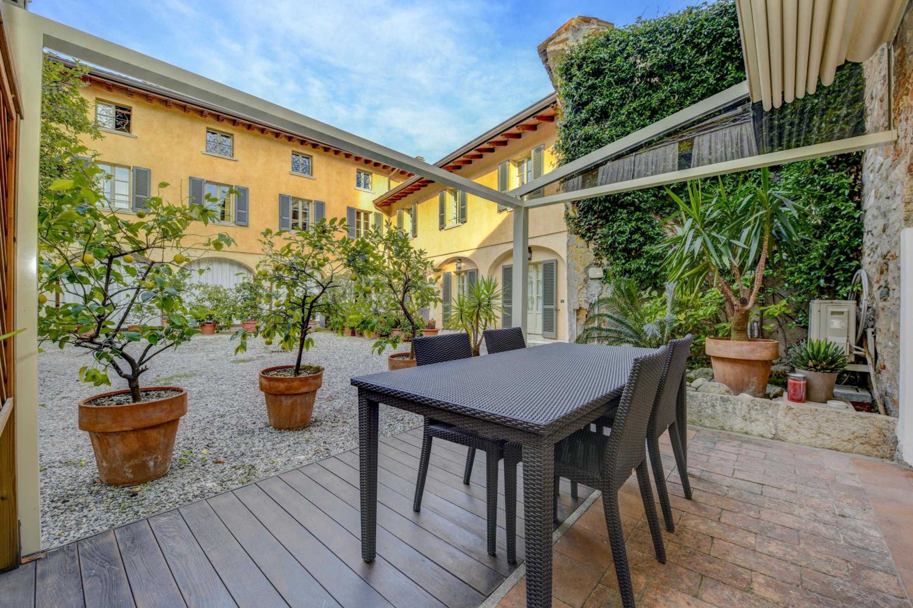 Large One-Bedroom Apartment with Spa Bath photo 2