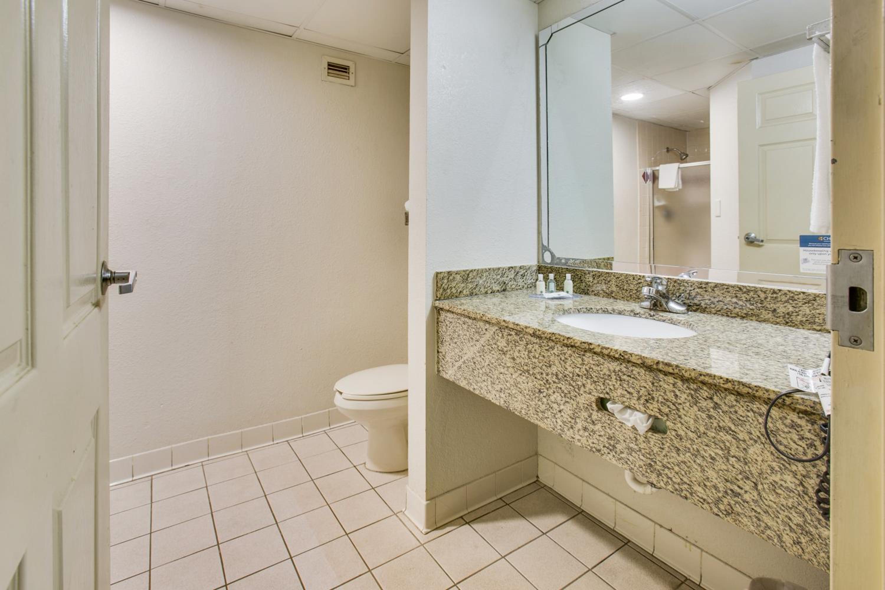 King Room - Accessible/Non-Smoking - Photo 3