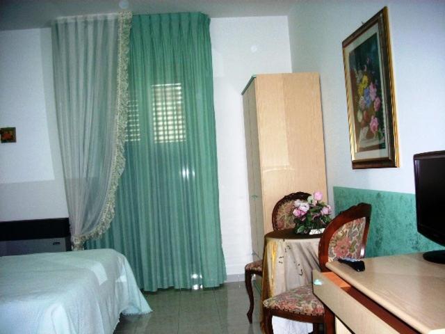 Two Connecting Rooms - Photo 3