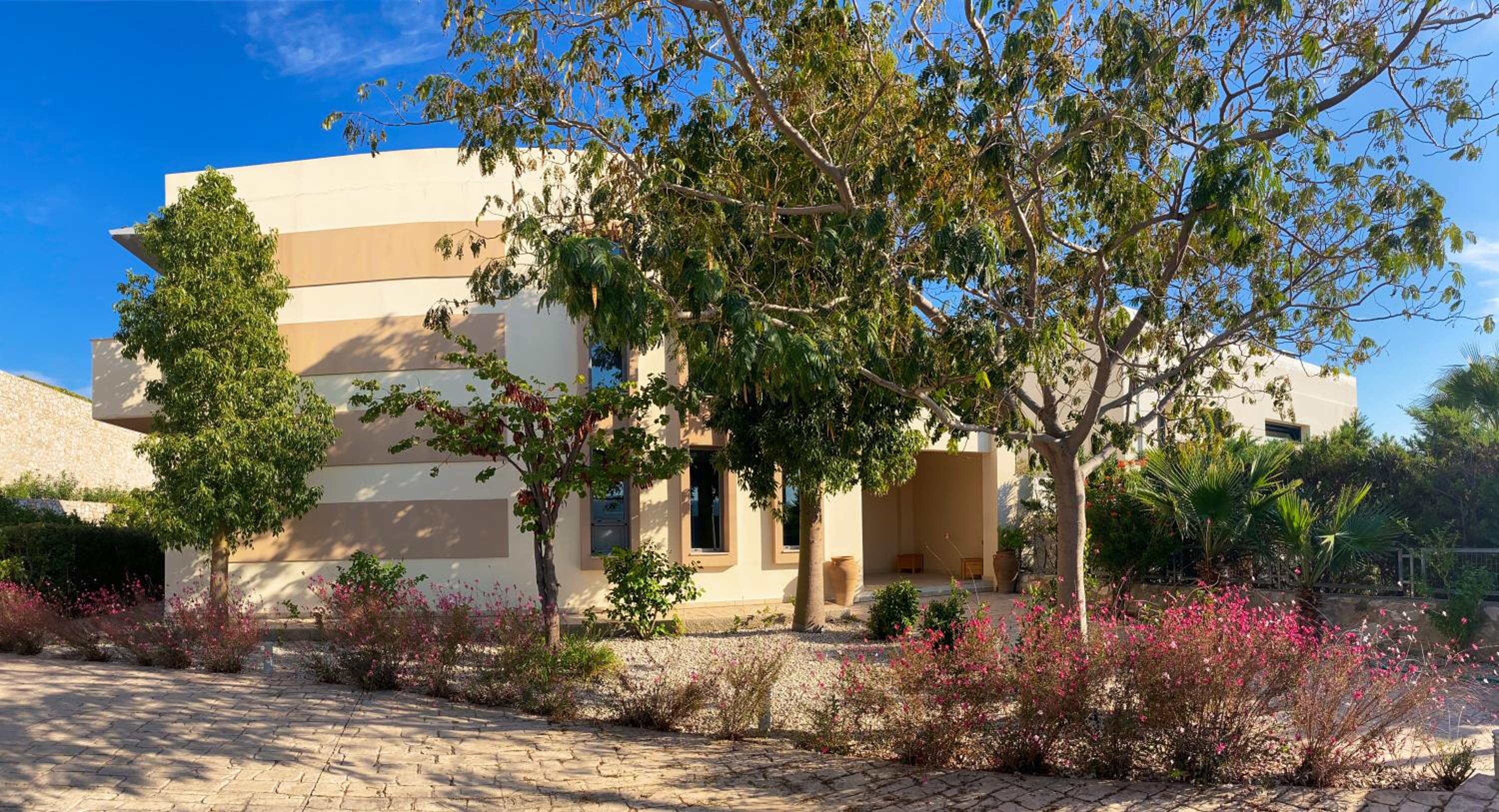Villa photo 3