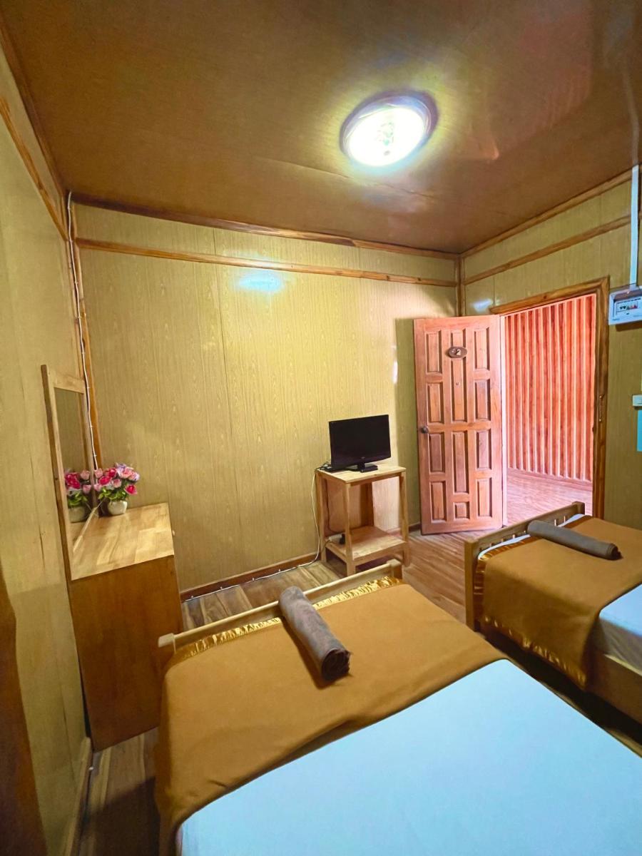 Family Room with Private Bathroom - Photo 2