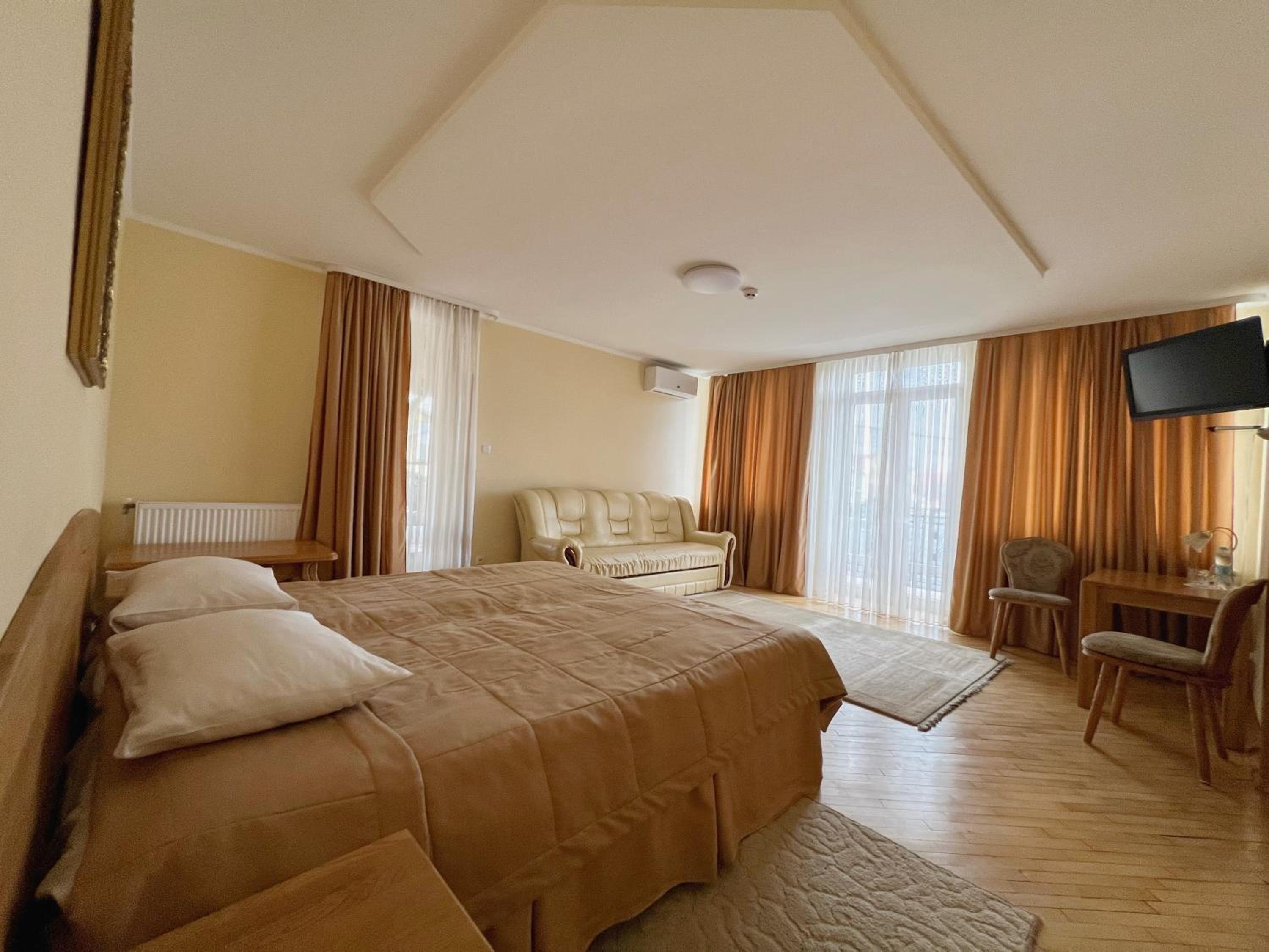 Family Suite with Balcony photo 2