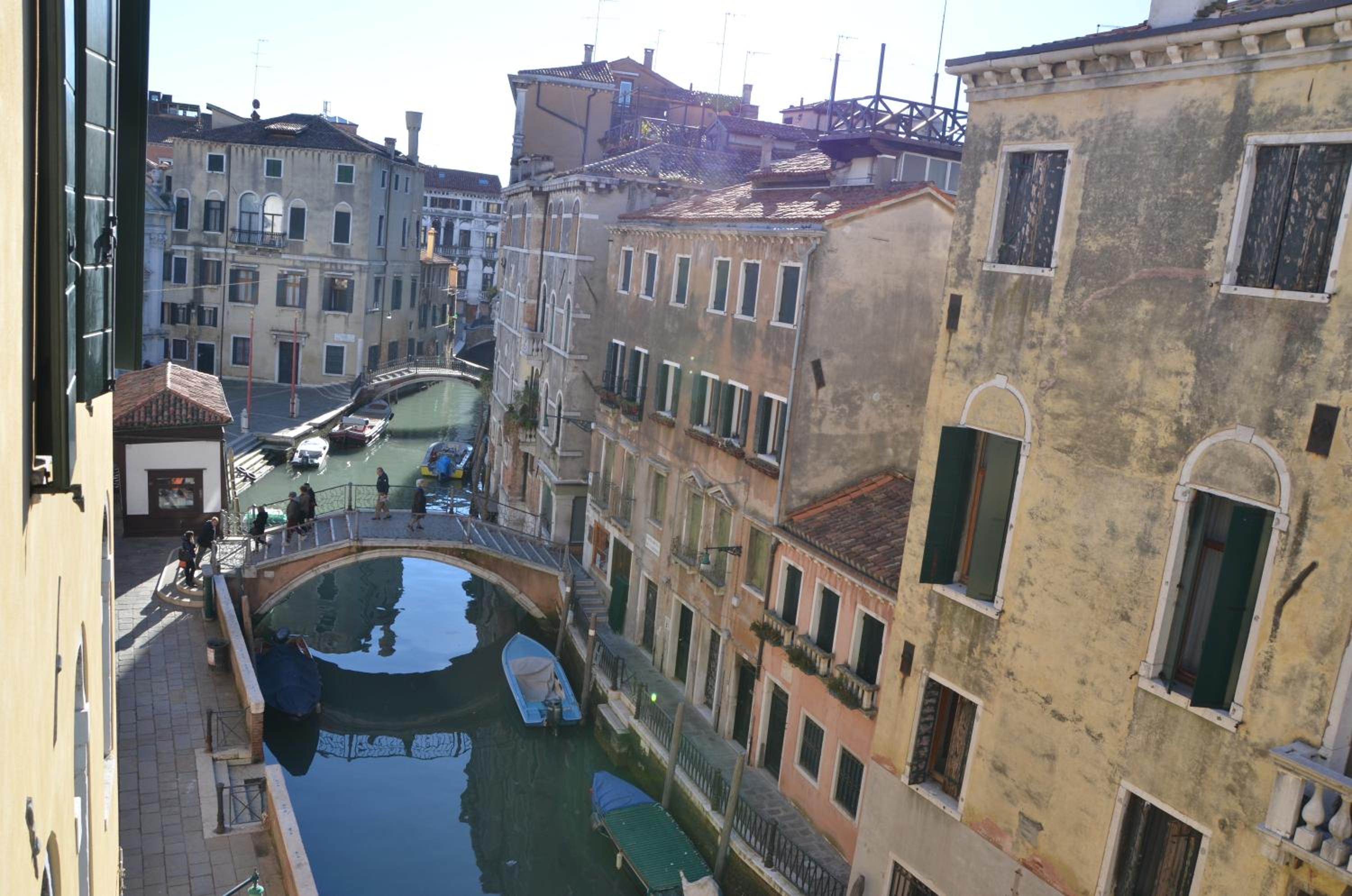 Queen Room with Canal View photo 3