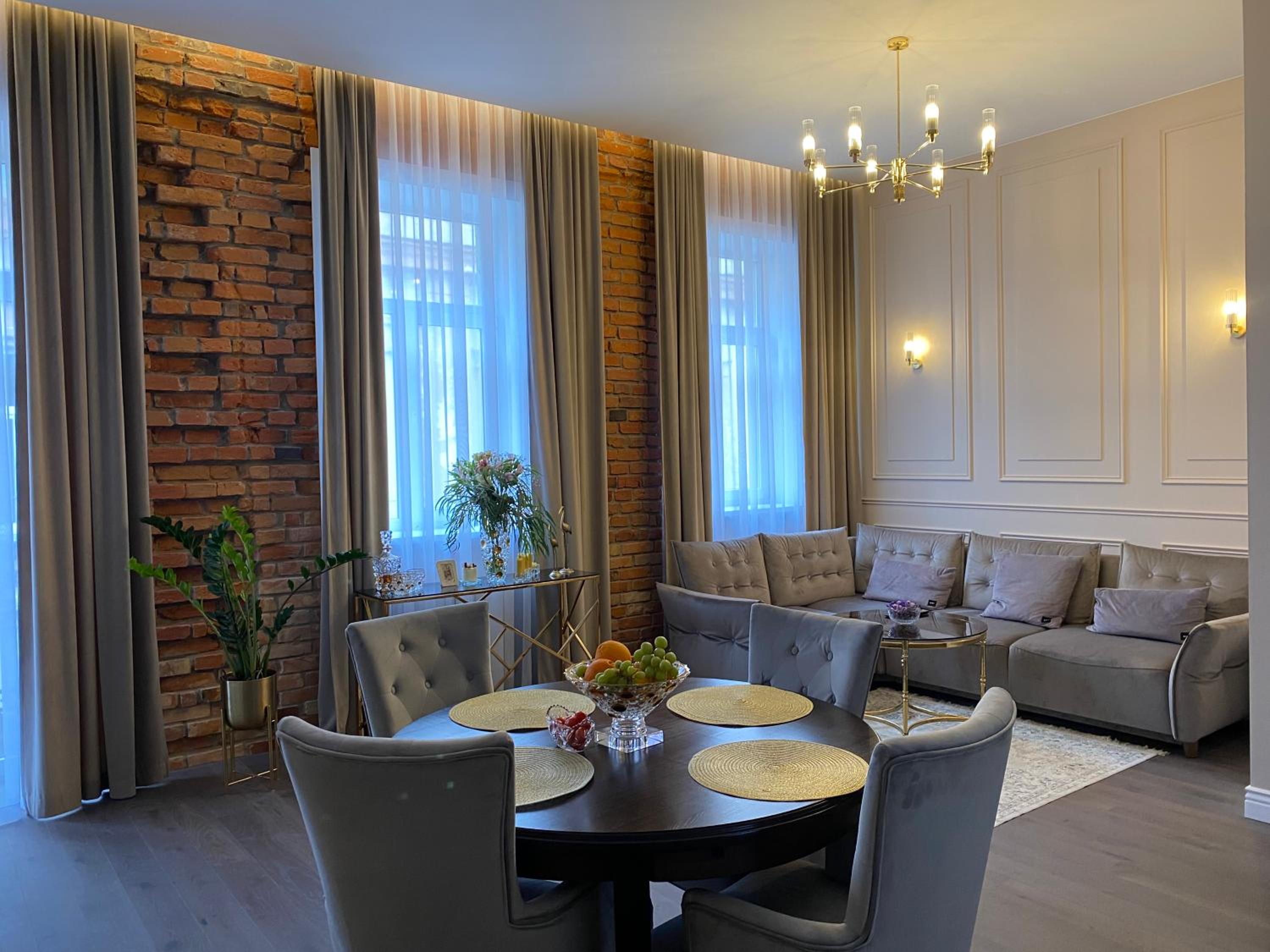One-Bedroom Apartment - Photo 1