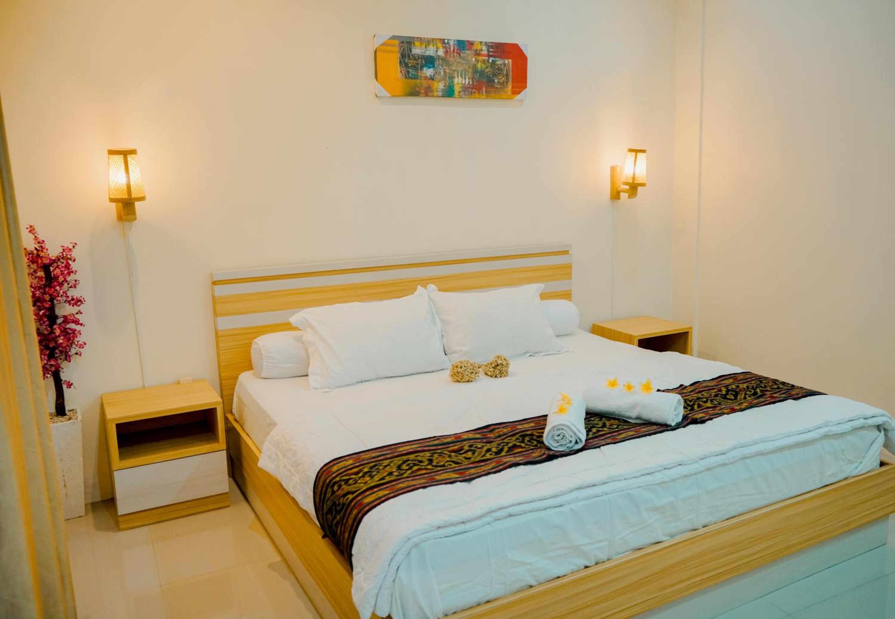 Deluxe King Room - Photo 4