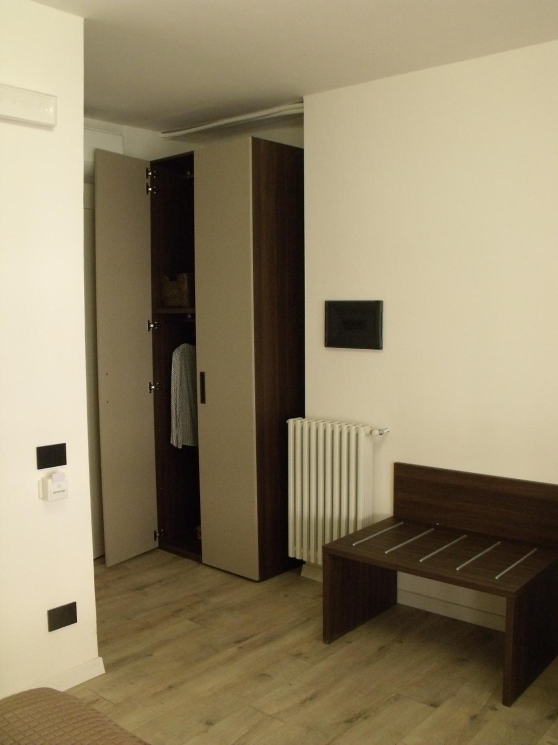 Double Room with Private Bathroom - Photo 2