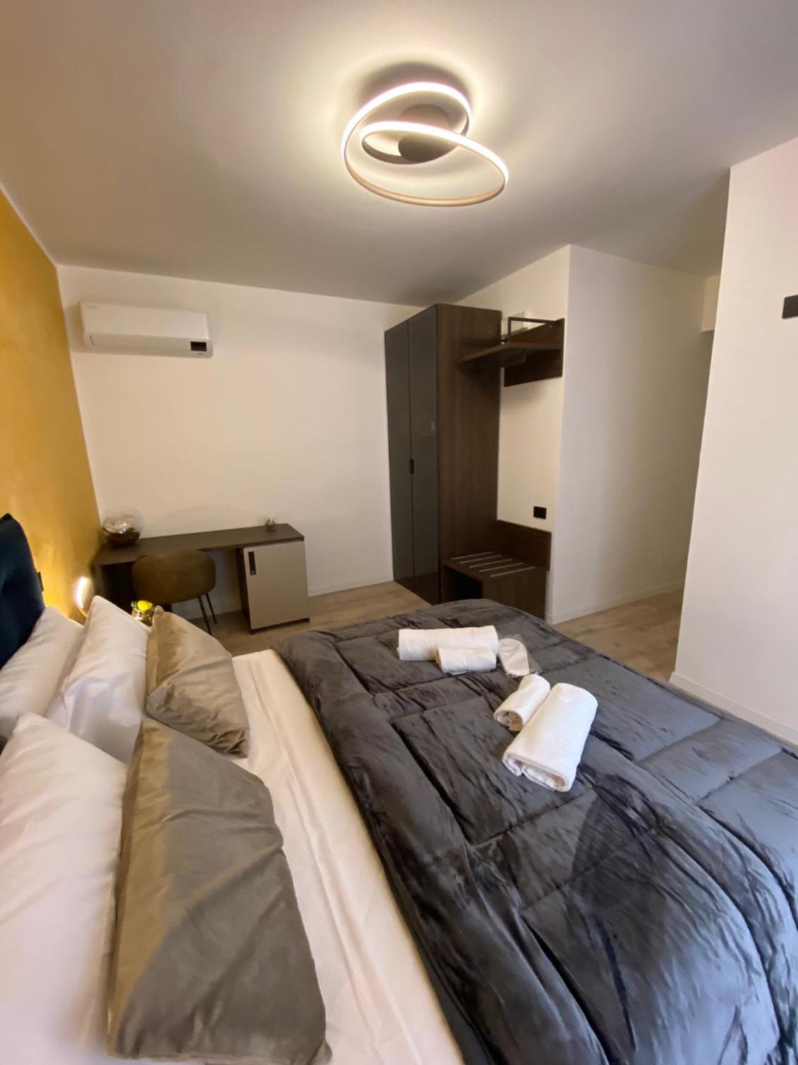 Deluxe Queen Room - Photo 2
