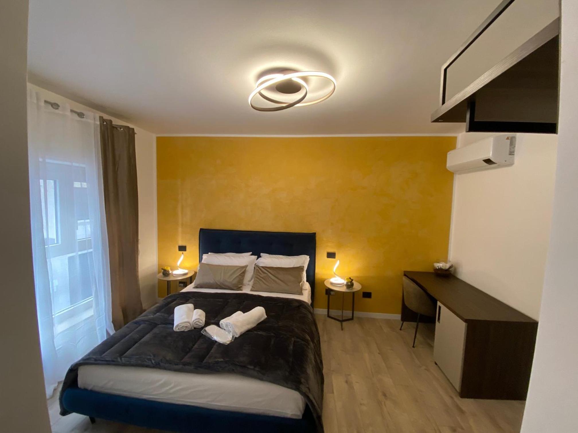Deluxe Queen Room - Photo 7