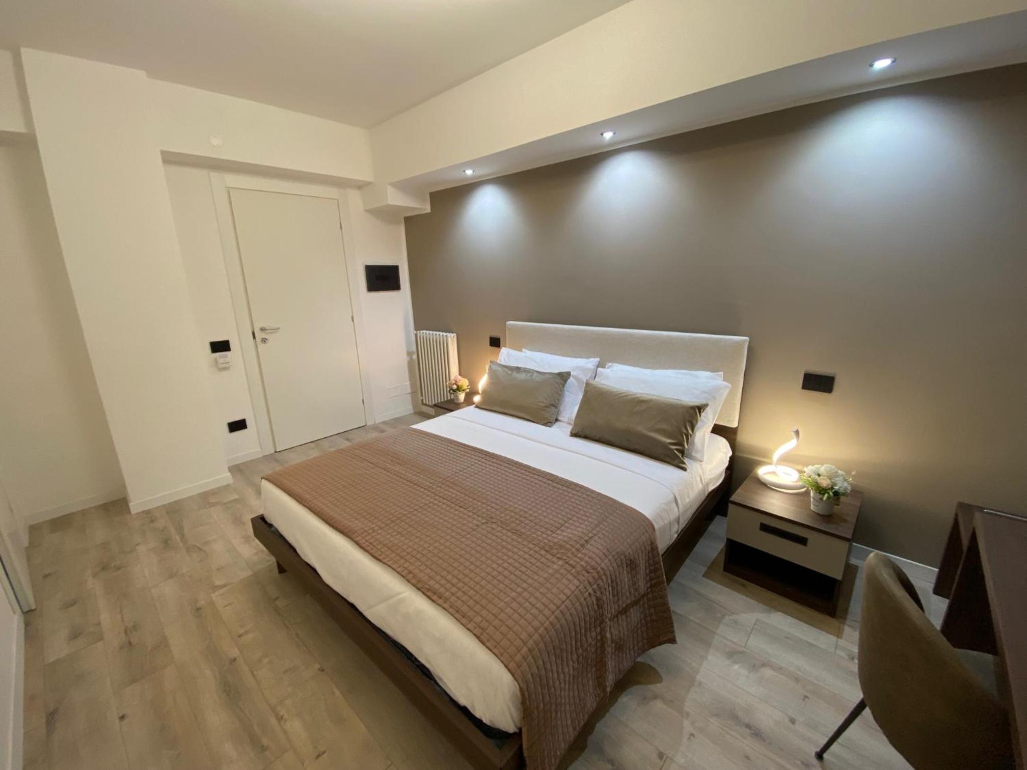 Double Room - Photo 2