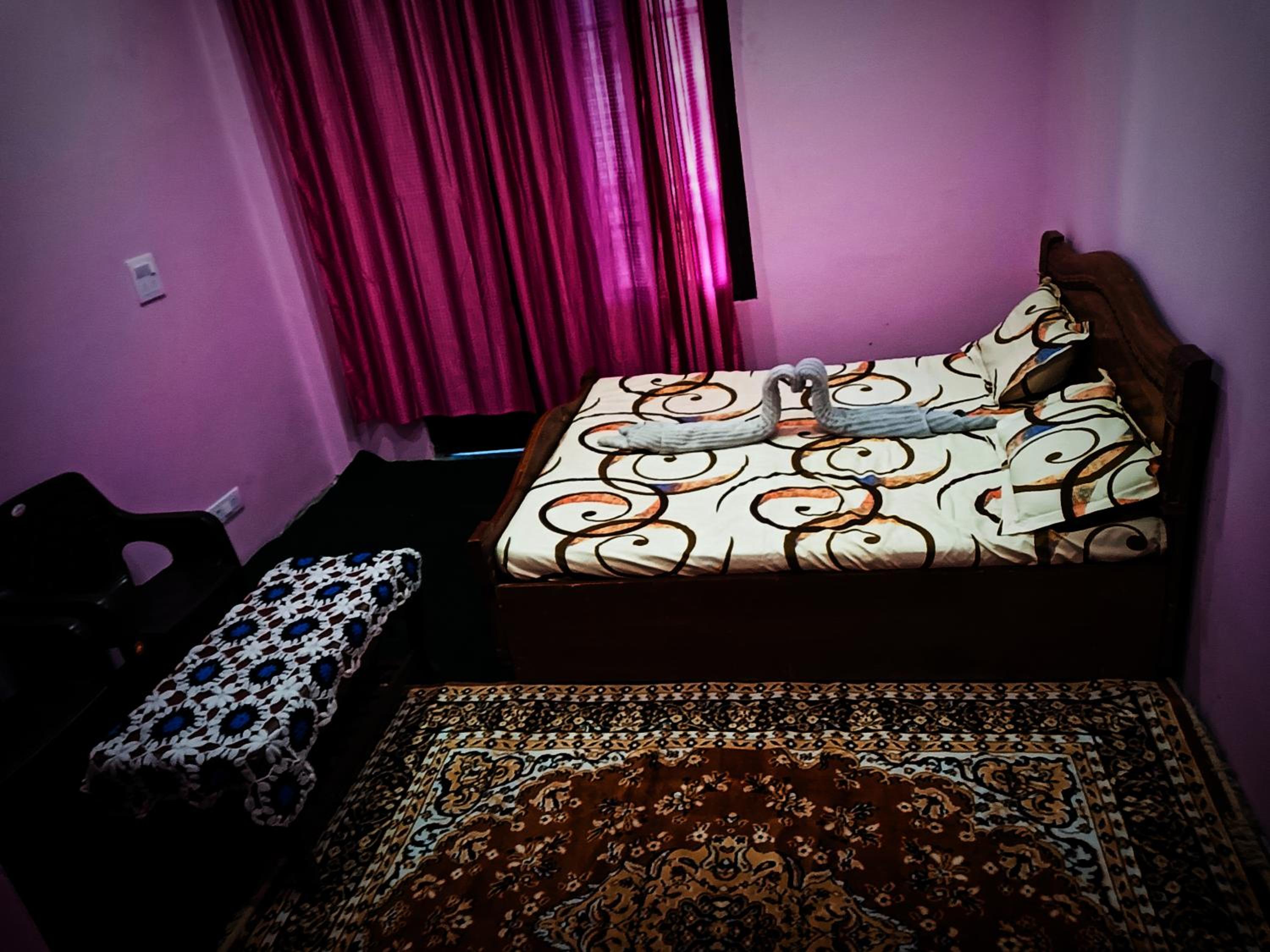 Deluxe Double Room (2 Adults + 1 Child) - Photo 1