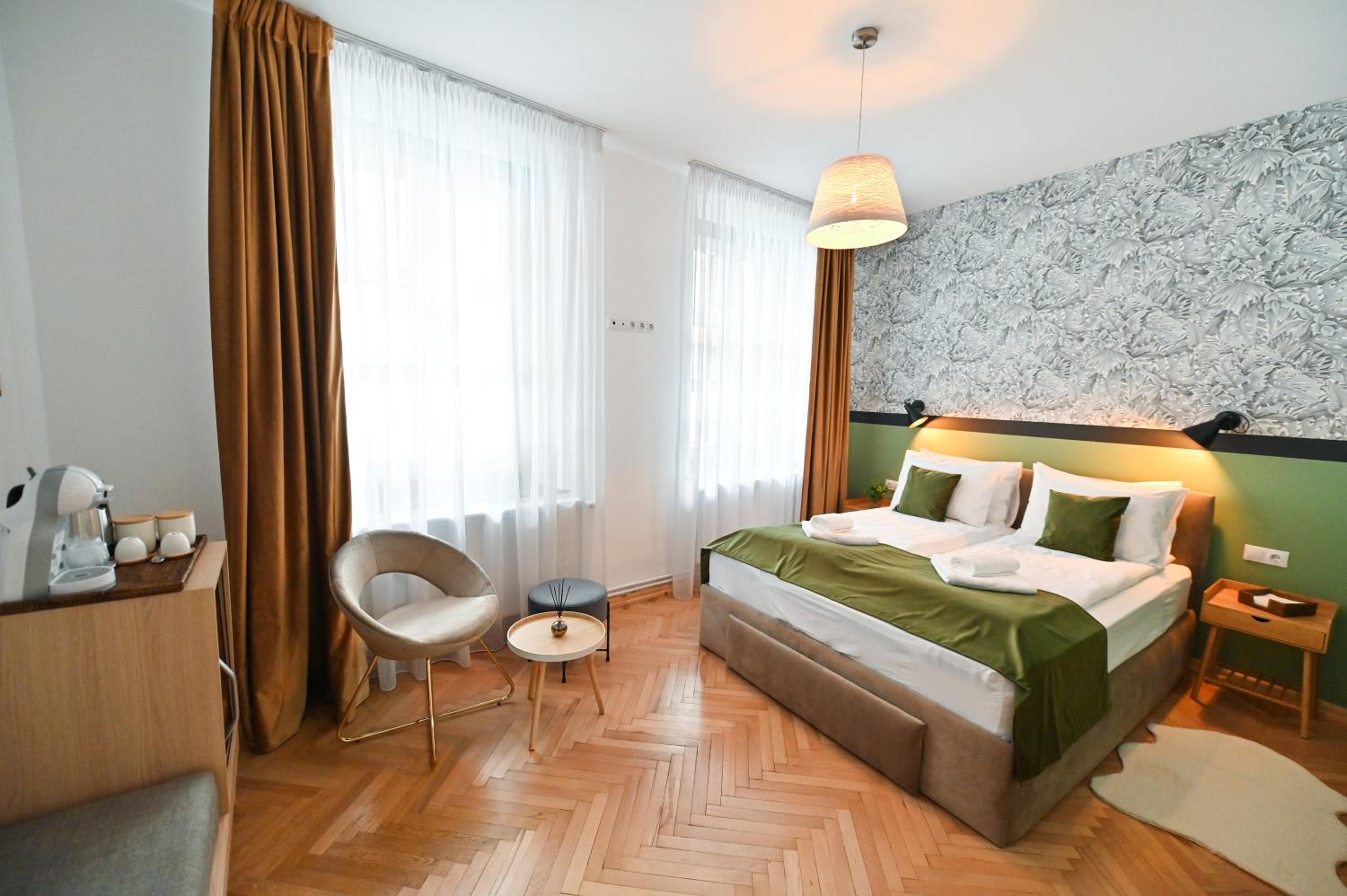 Standard Double Room - Photo 13