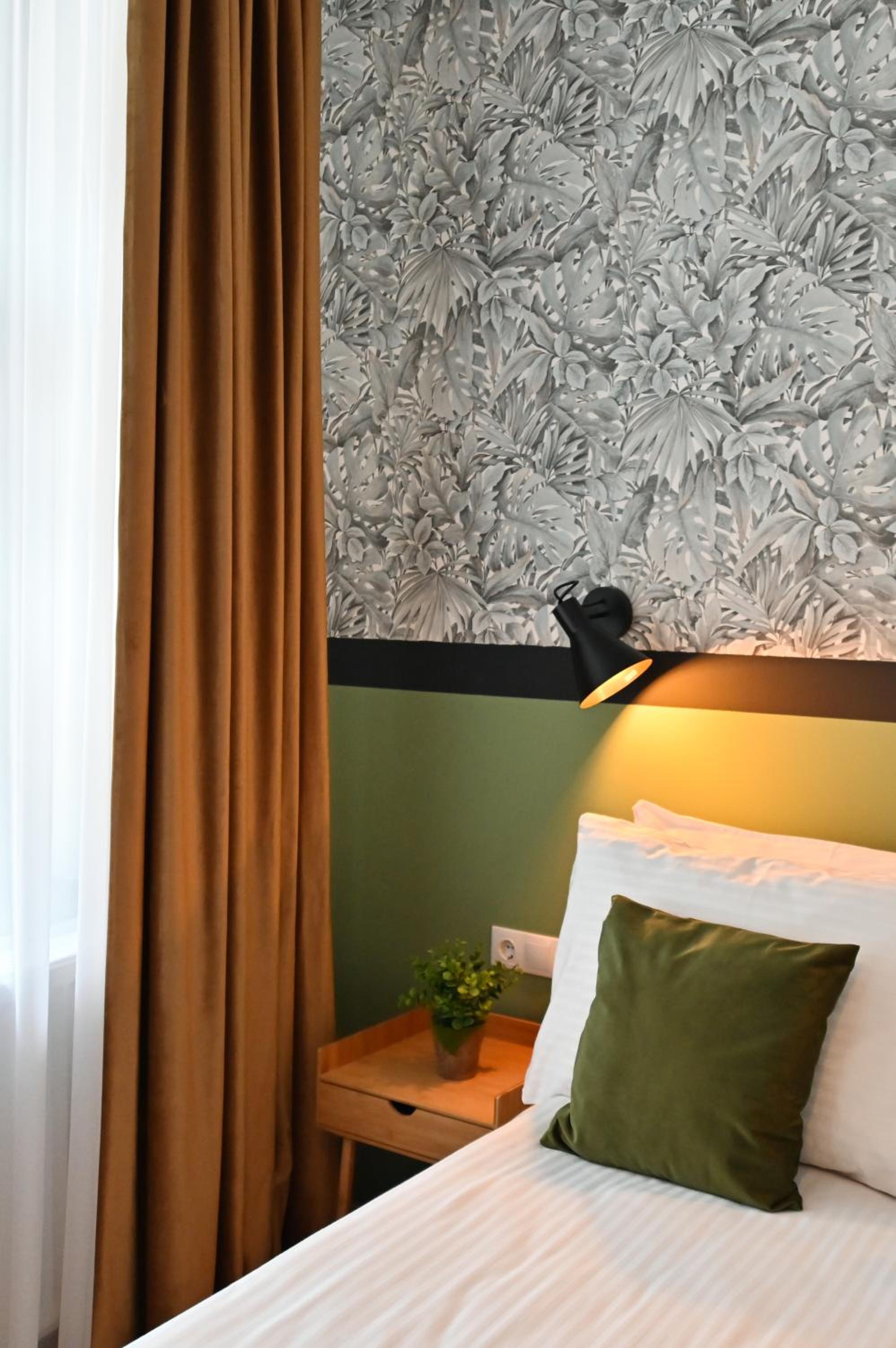 Standard Double Room - Photo 12