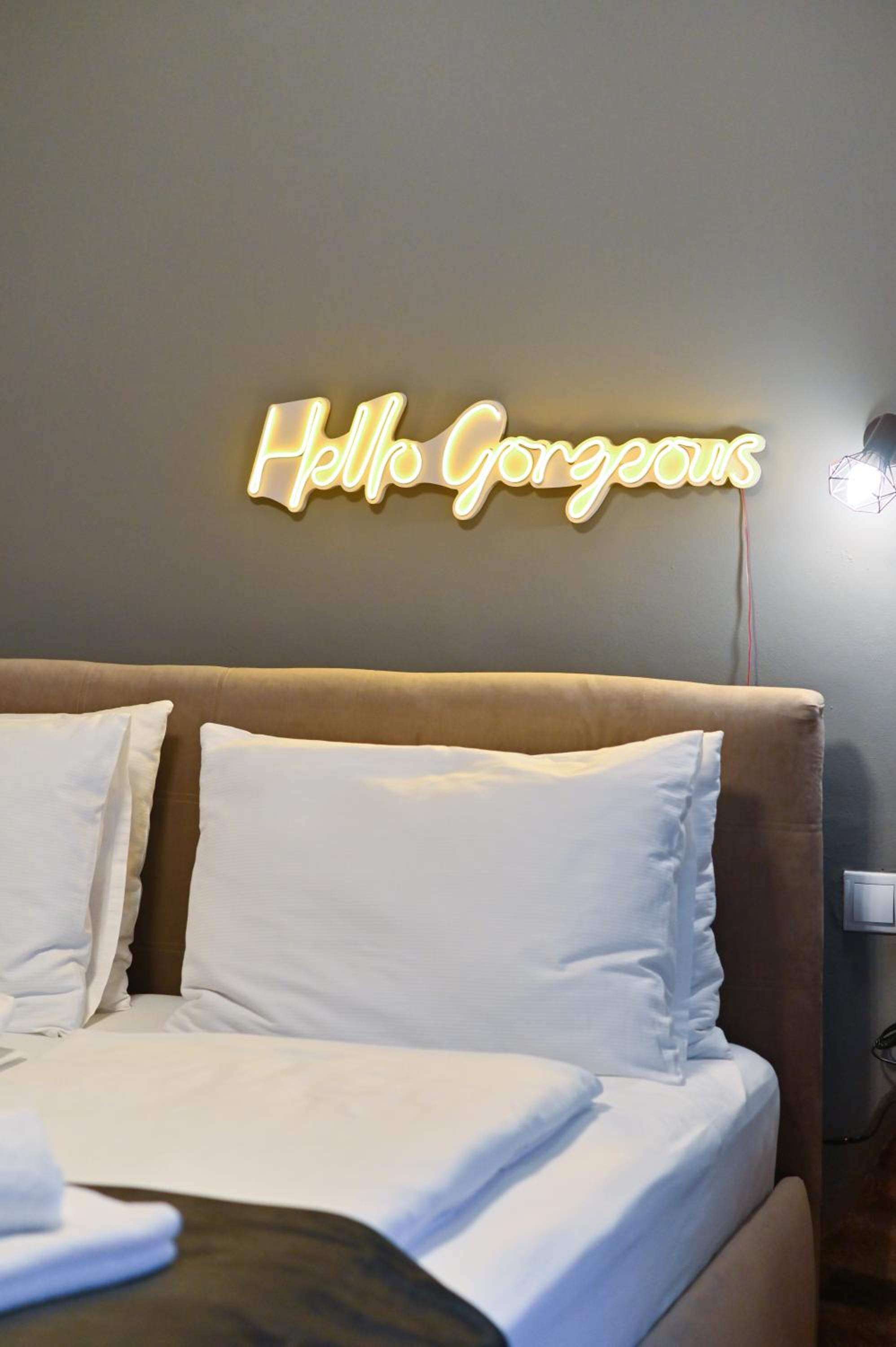Standard Double Room - Photo 9