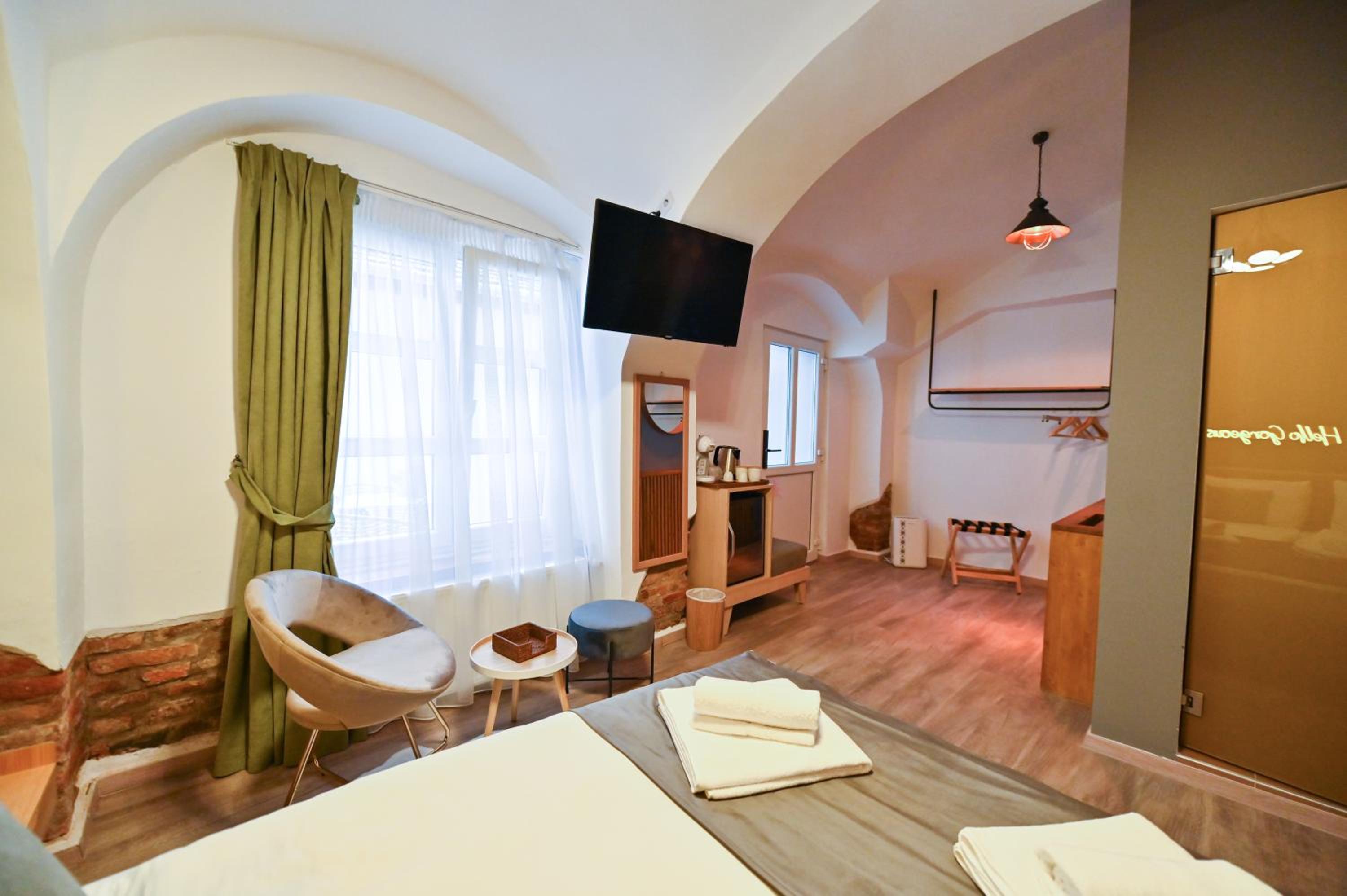 Standard Double Room - Photo 7