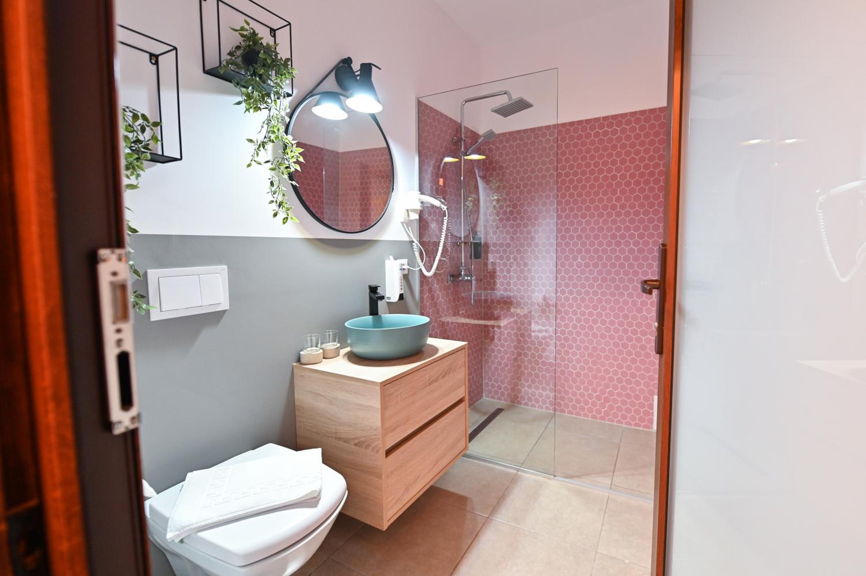 Superior King Room - Photo 19