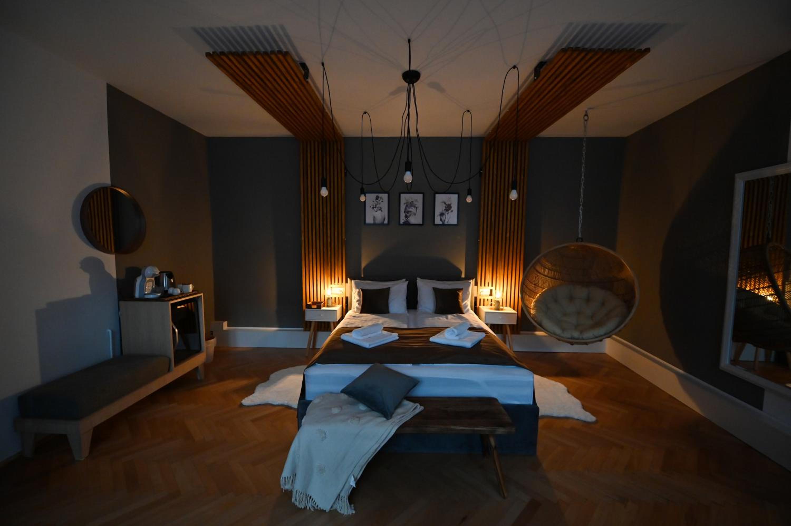 Superior King Room - Photo 20