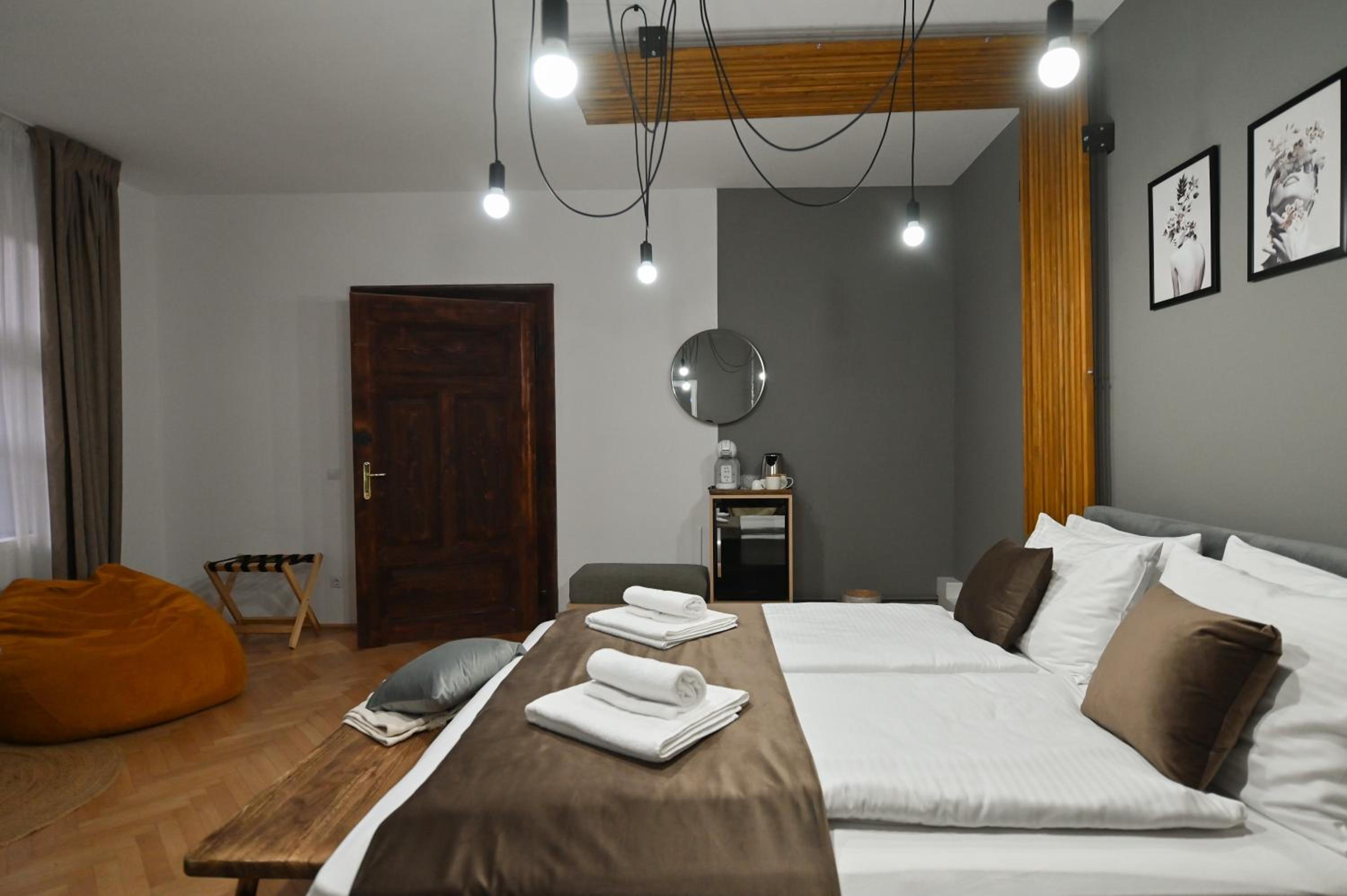 Superior King Room - Photo 22
