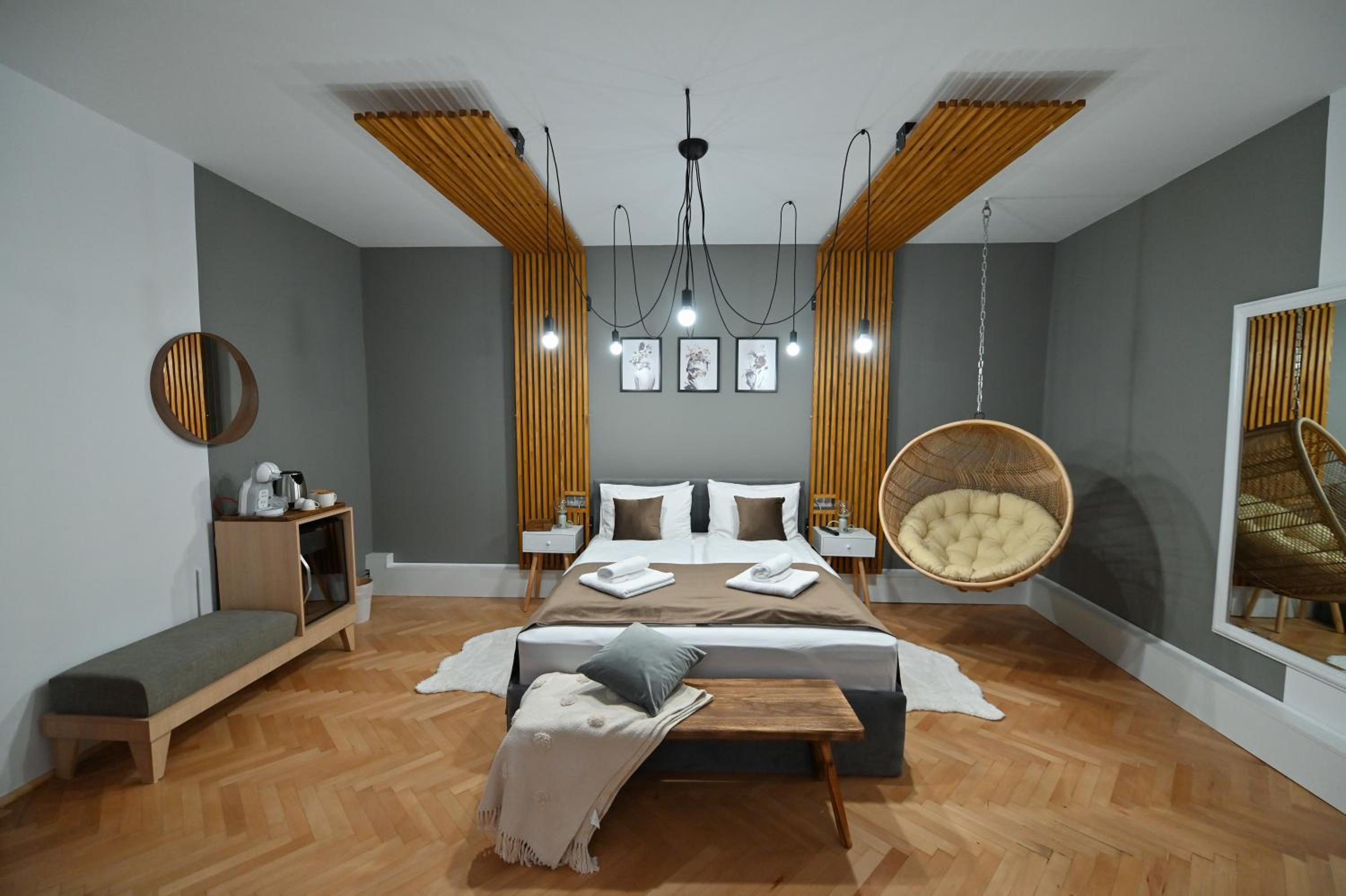 Superior King Room - Photo 23