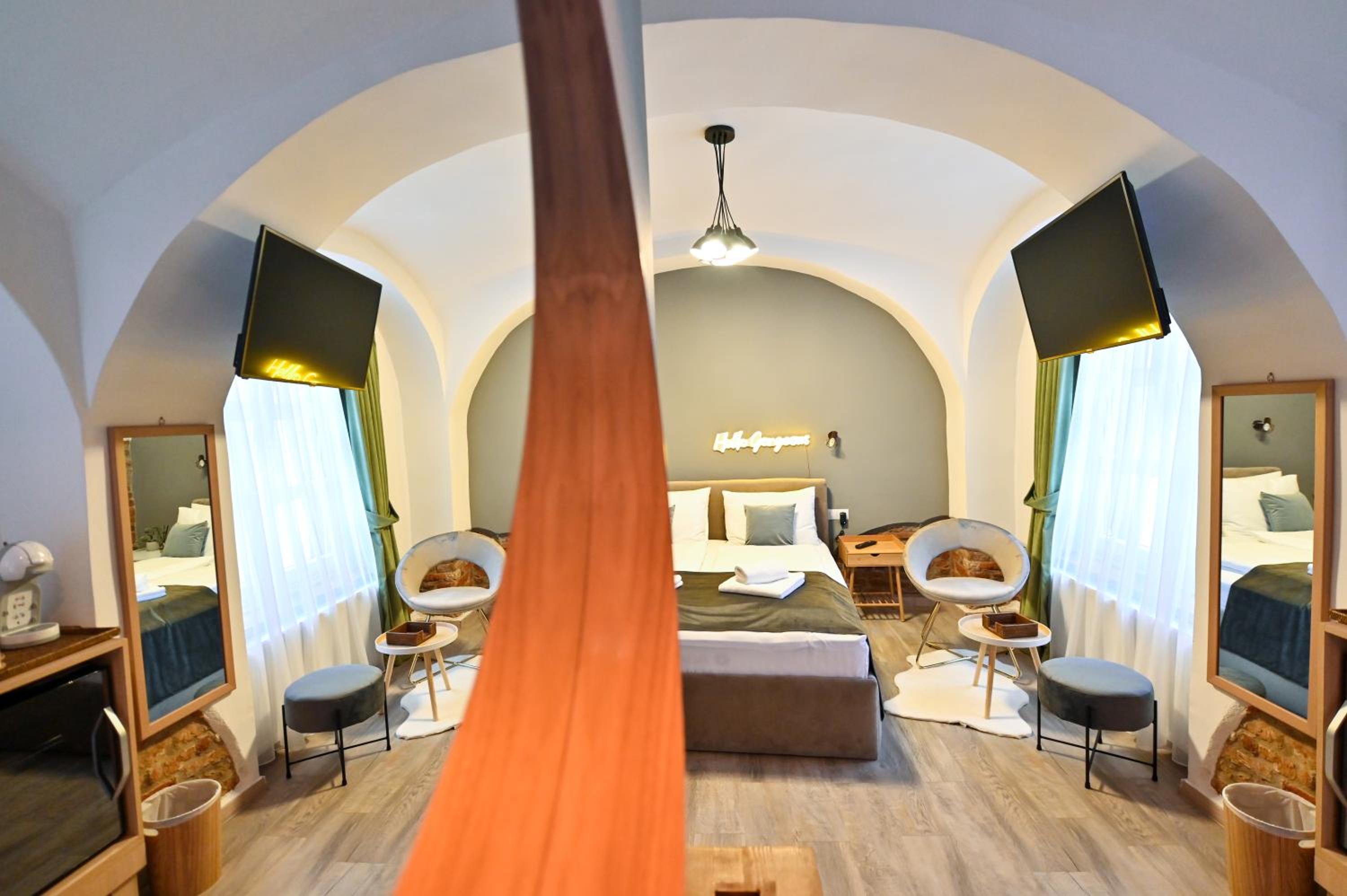 Standard Double Room - Photo 18