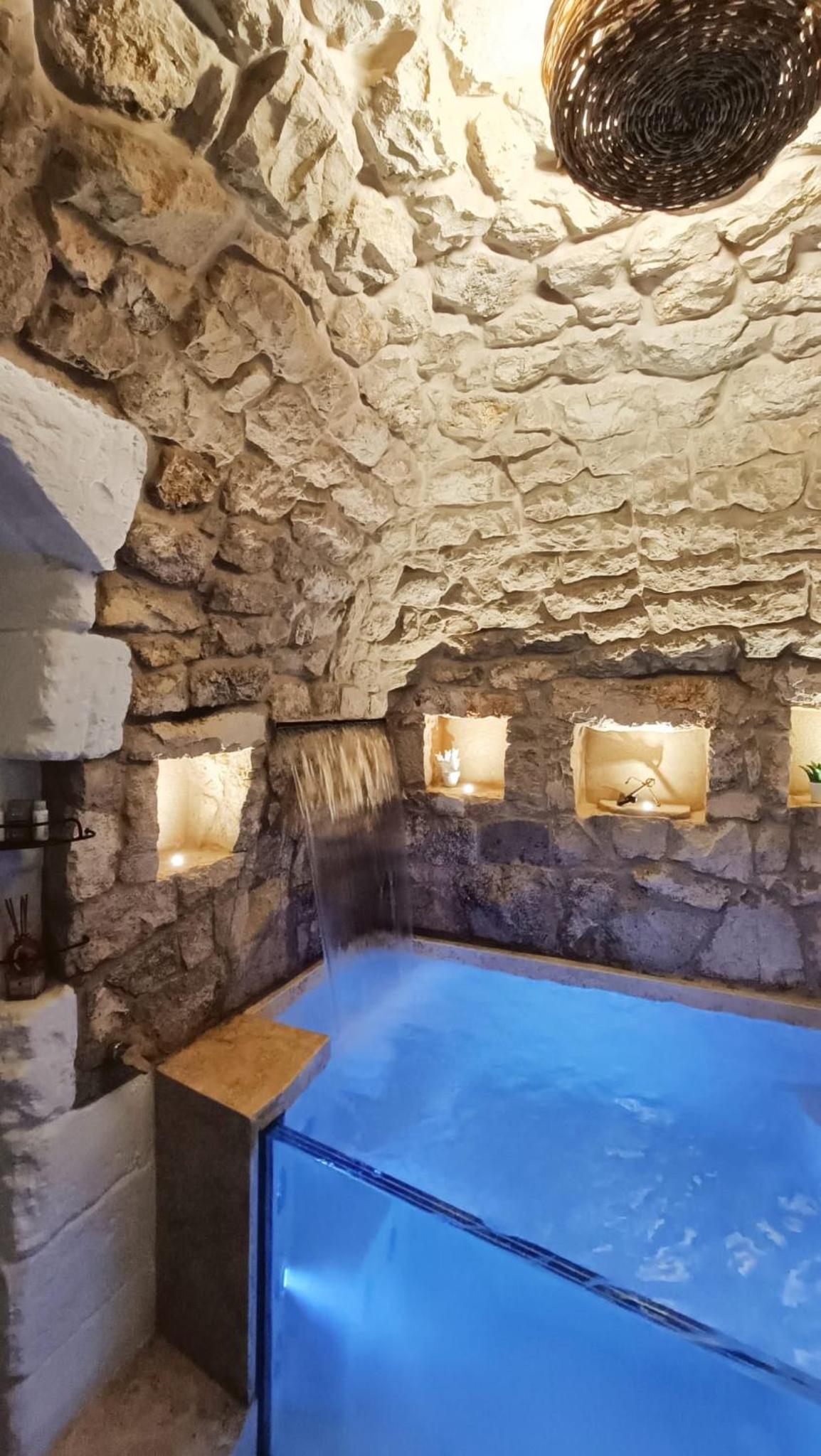 Suite with Private Pool - Photo 4