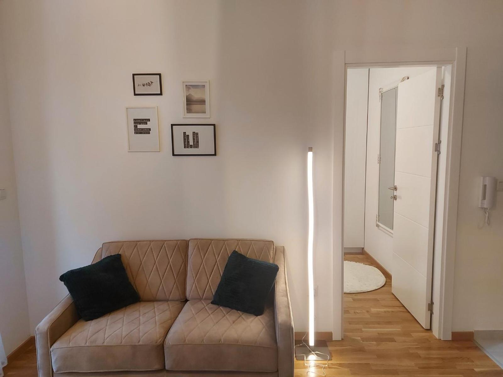 One-Bedroom Apartment photo 1