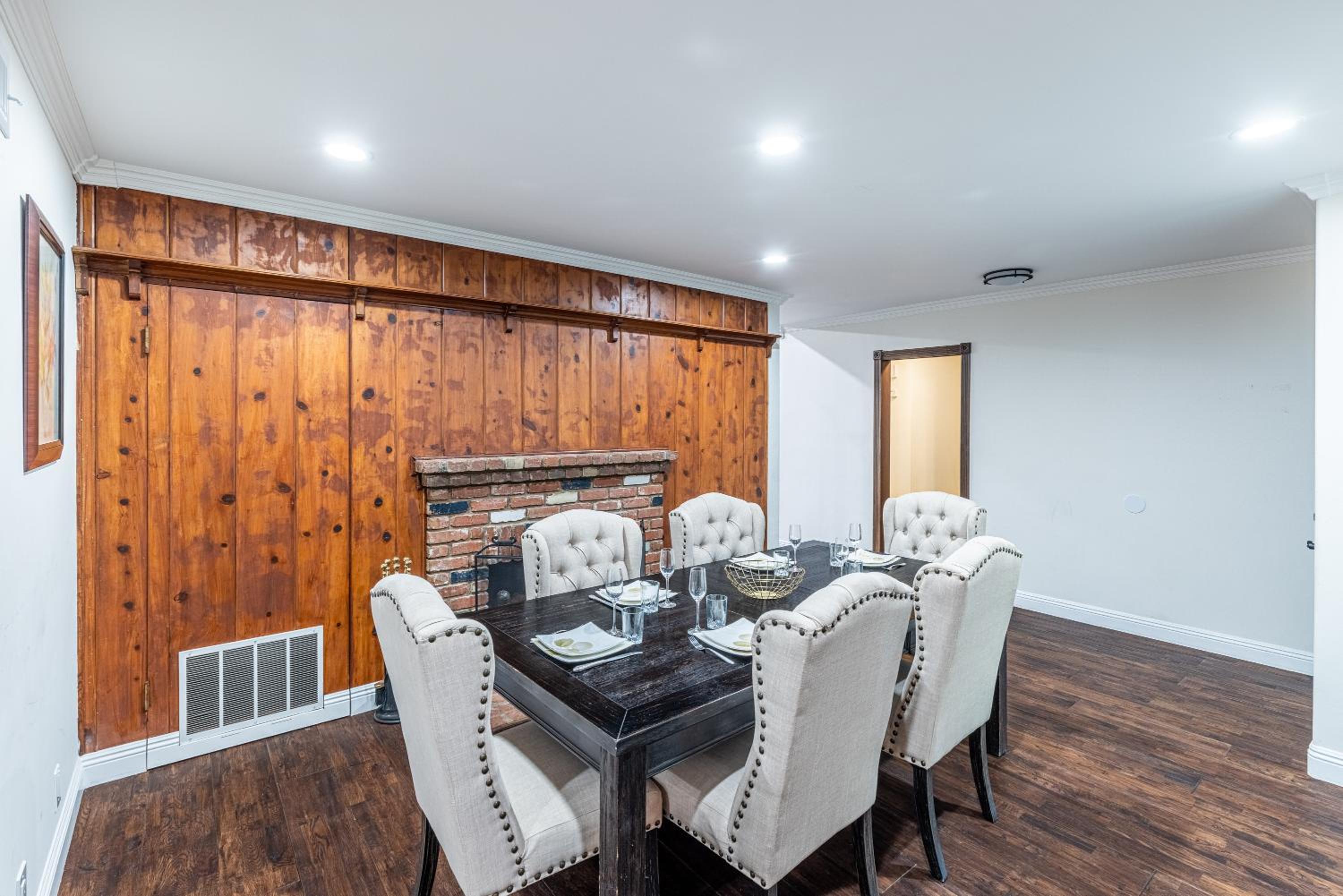 Four-Bedroom House - Photo 8