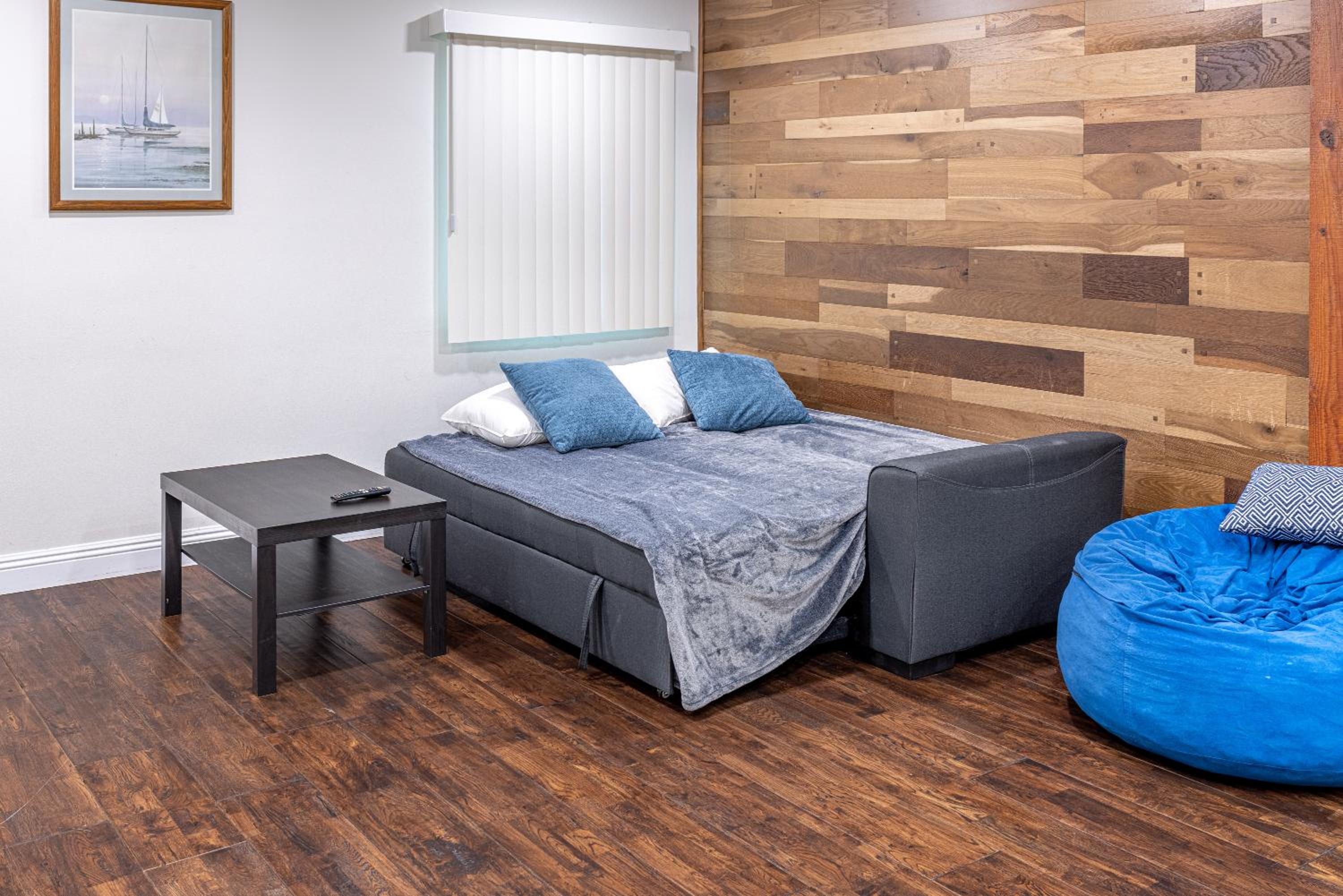 Four-Bedroom House - Photo 18