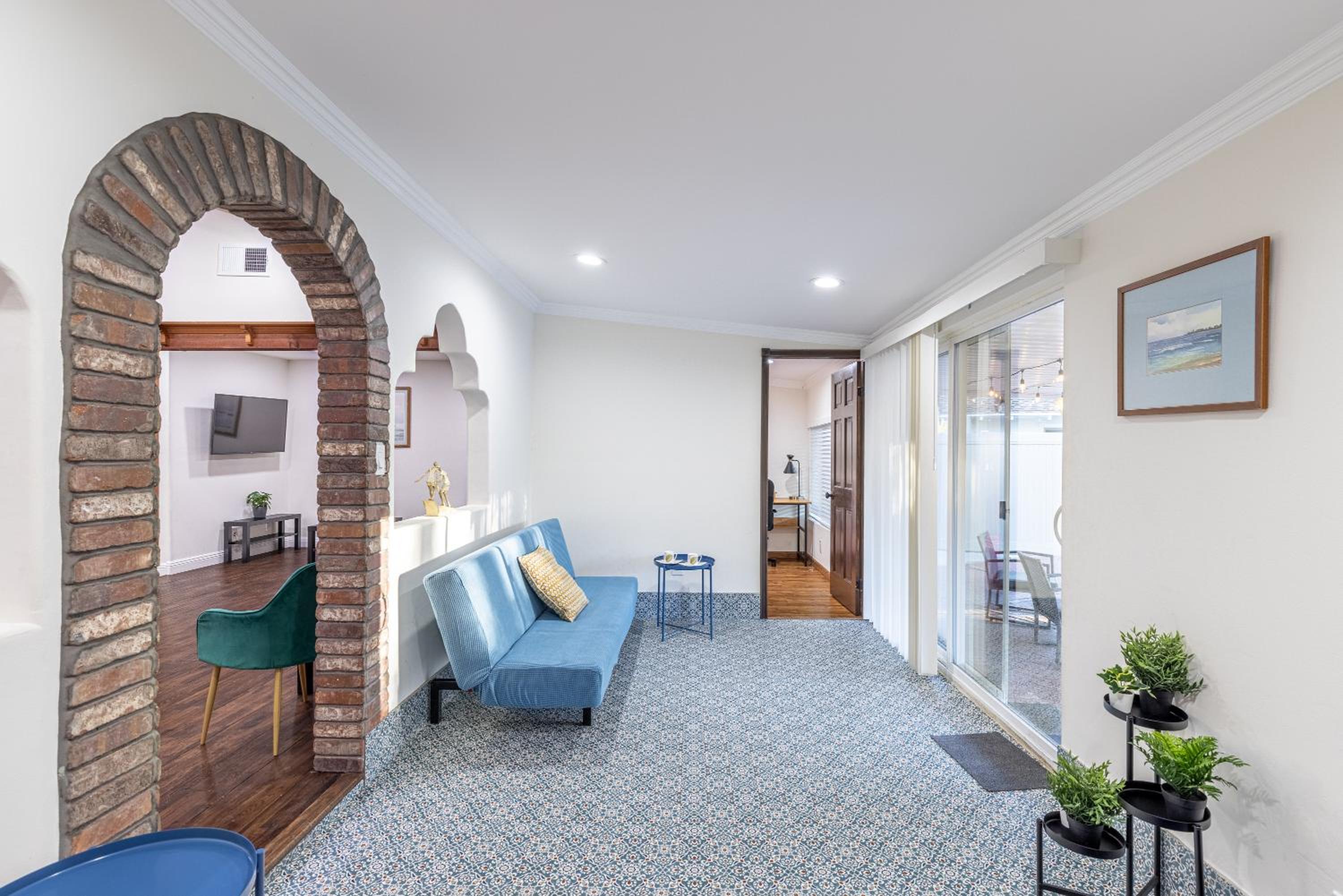 Four-Bedroom House - Photo 19