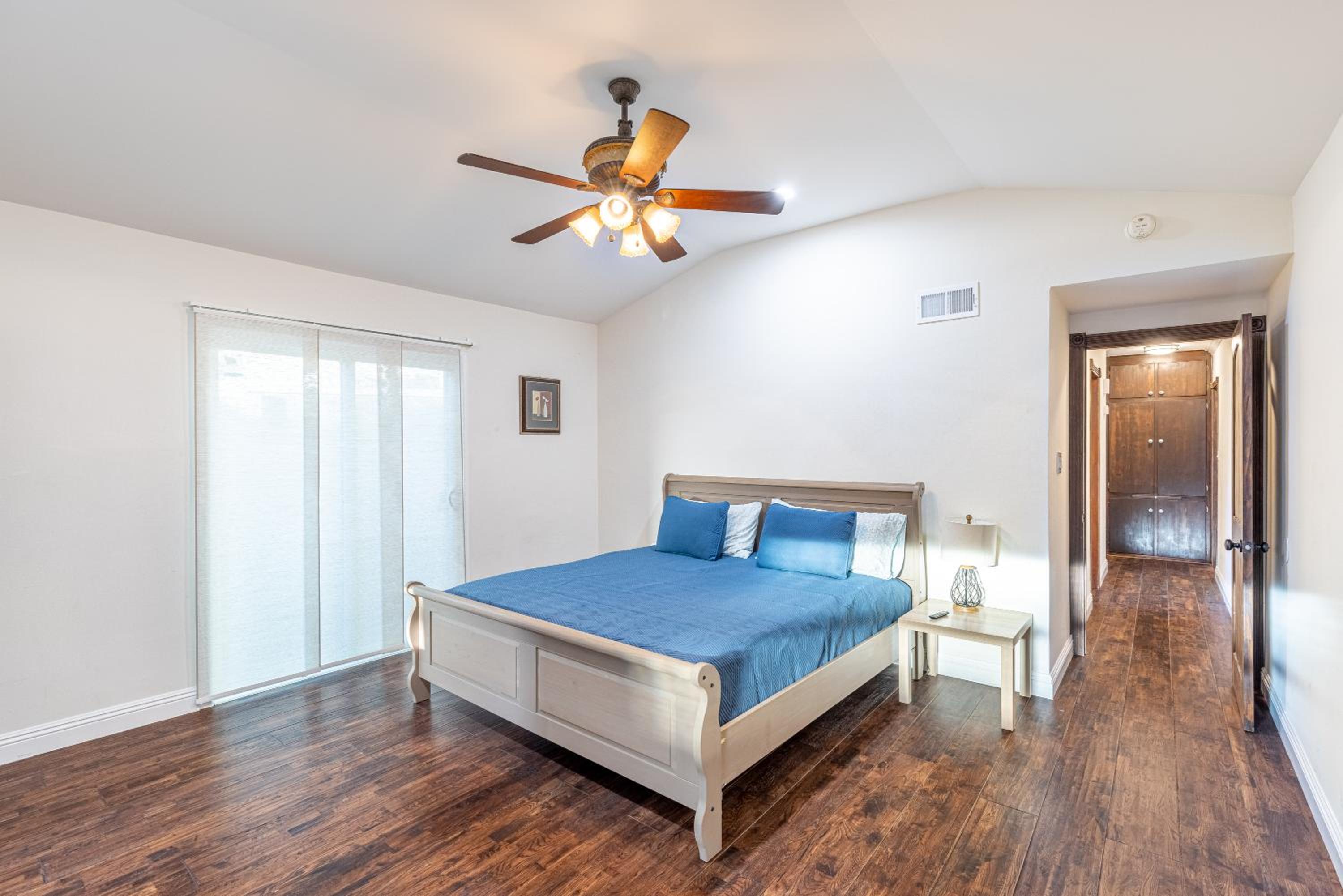 Four-Bedroom House - Photo 22