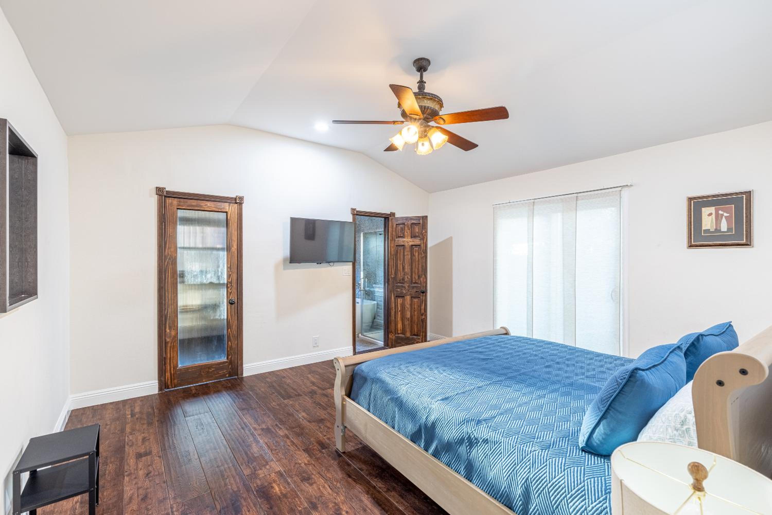 Four-Bedroom House - Photo 23