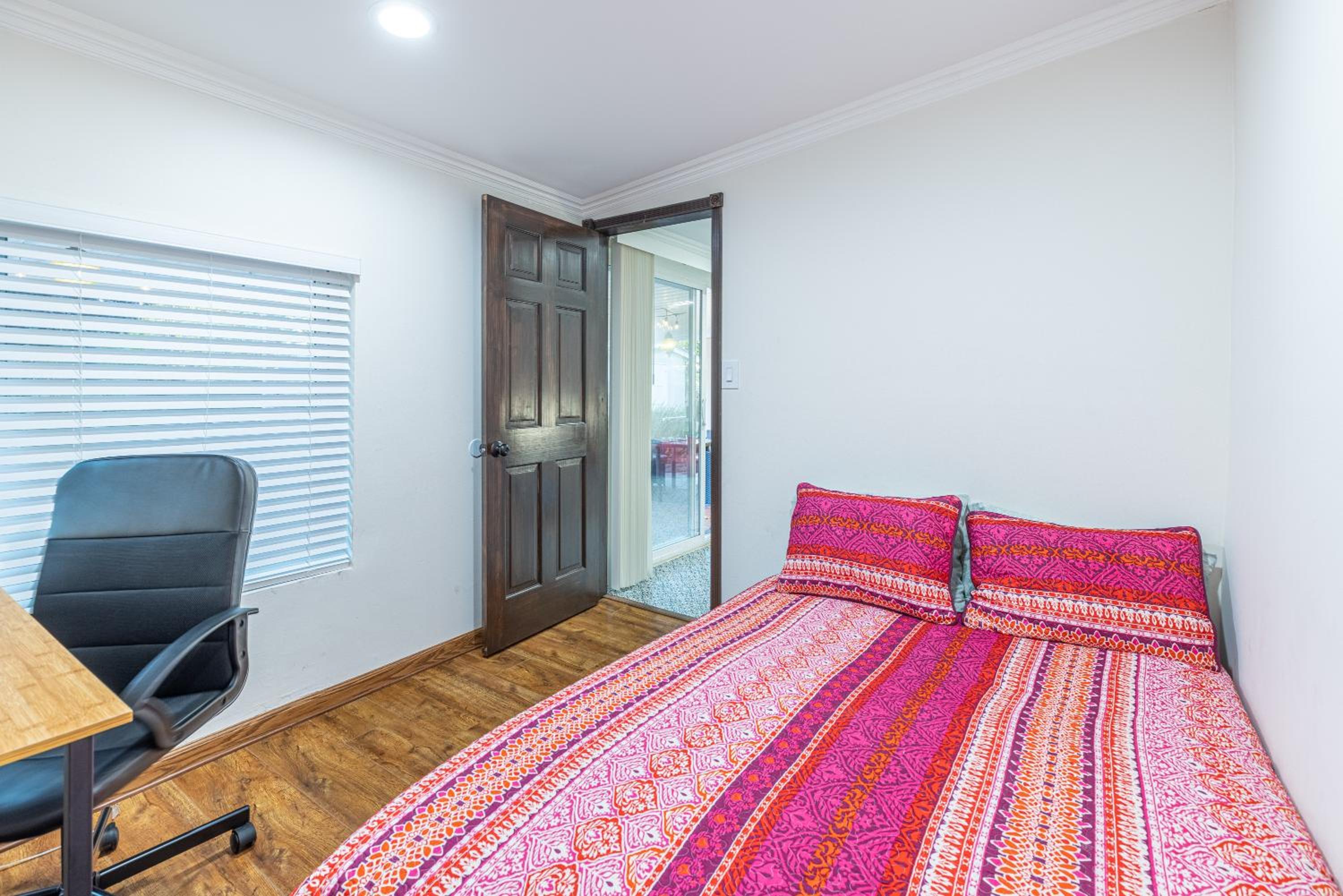 Four-Bedroom House - Photo 31