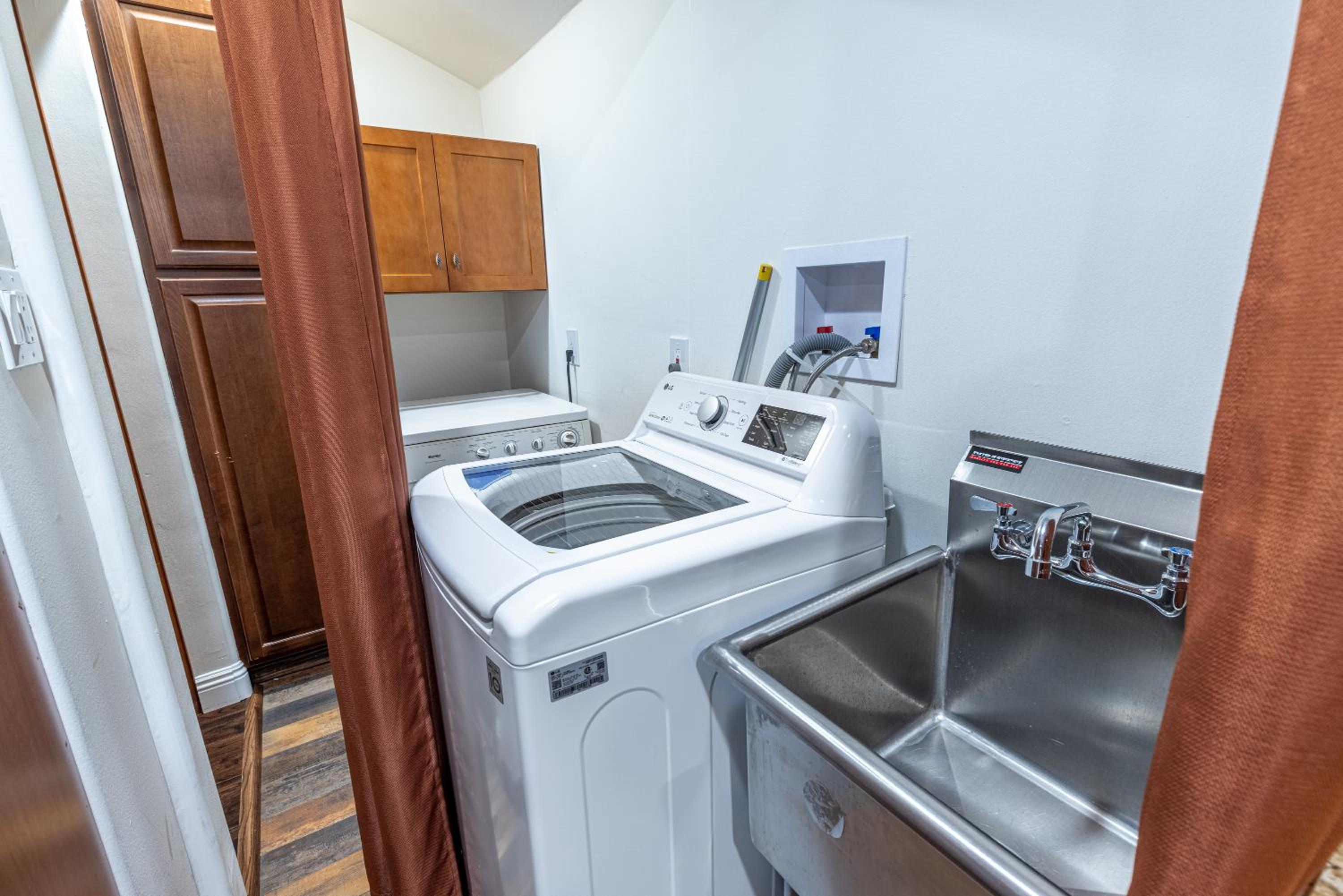 Four-Bedroom House - Photo 14
