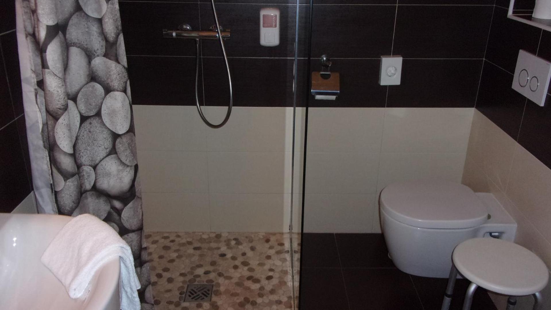 Suite - Photo 2