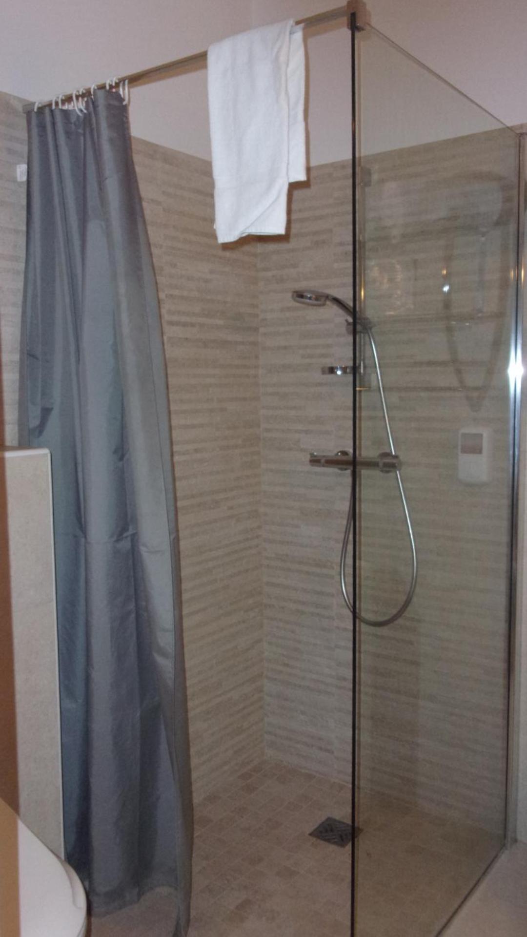 Suite - Photo 8