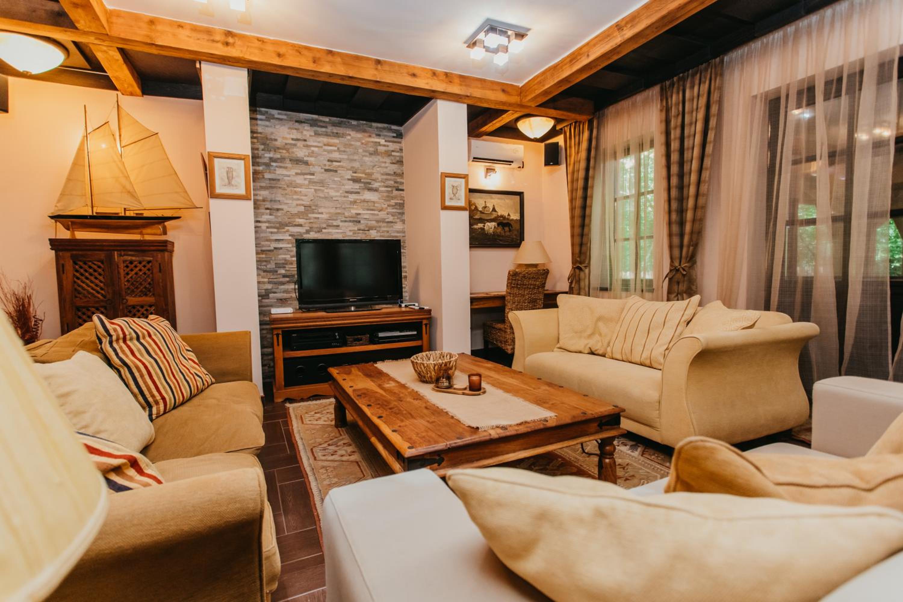 One-Bedroom House photo 1