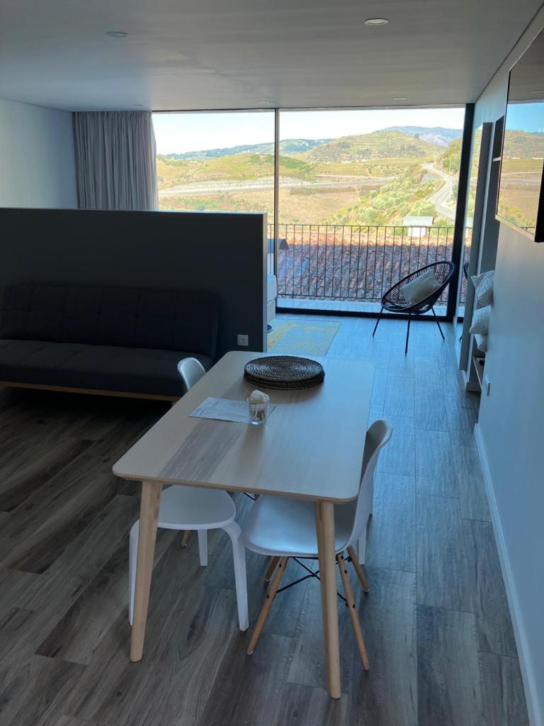 Apartment with Mountain View - Photo 2