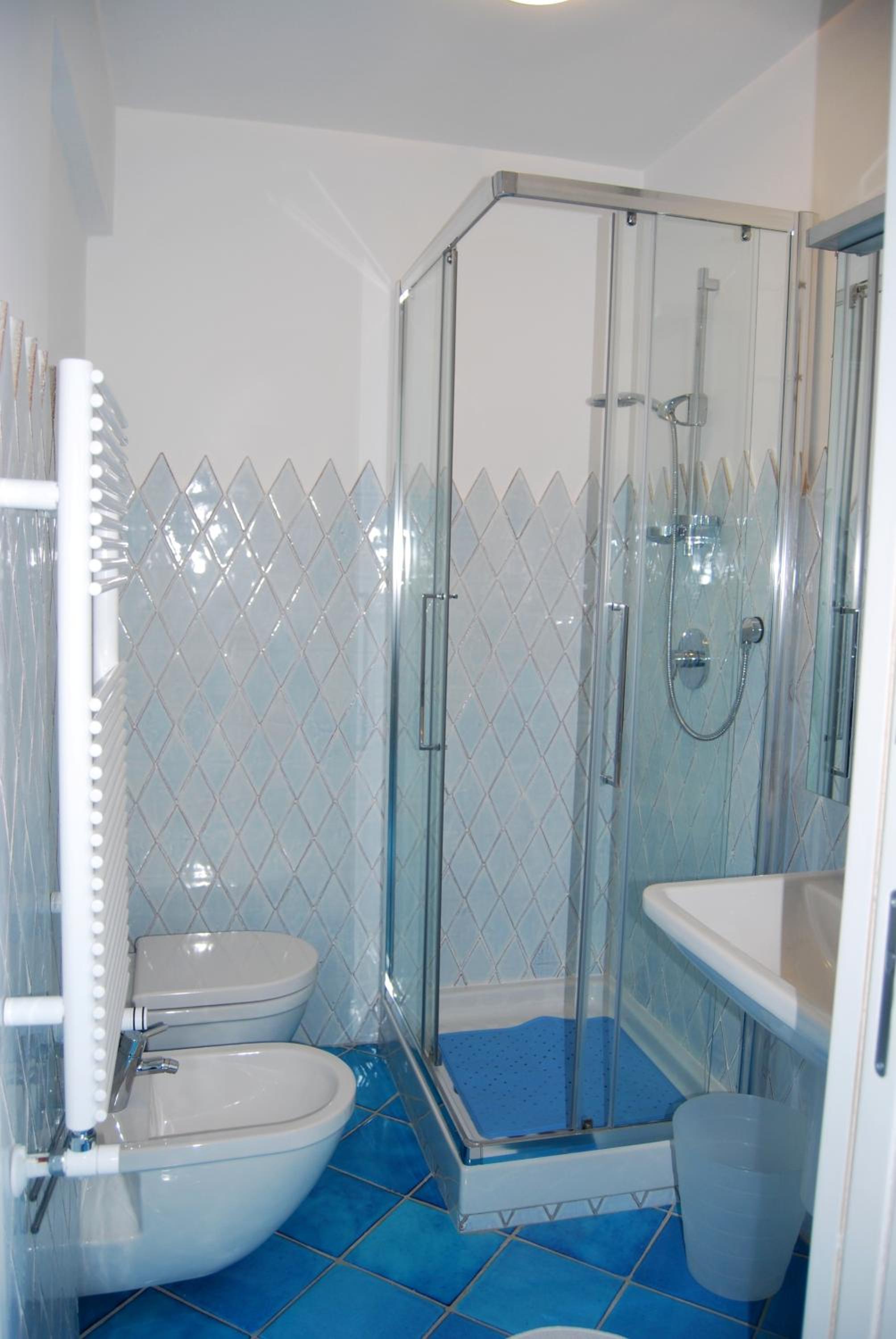 One-Bedroom Apartment with Sea View - Photo 15
