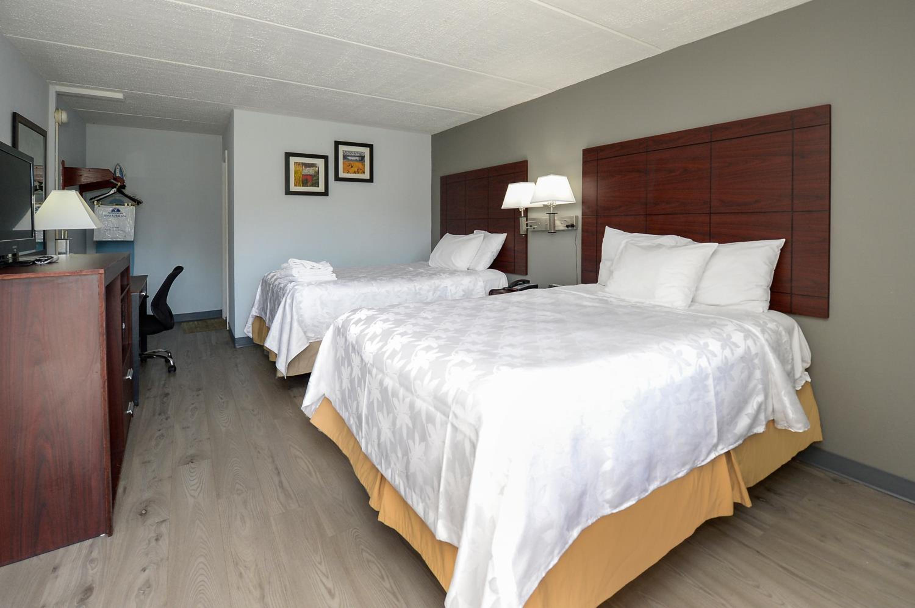 Double Room with Two Double Beds - Non-Smoking - Photo 3