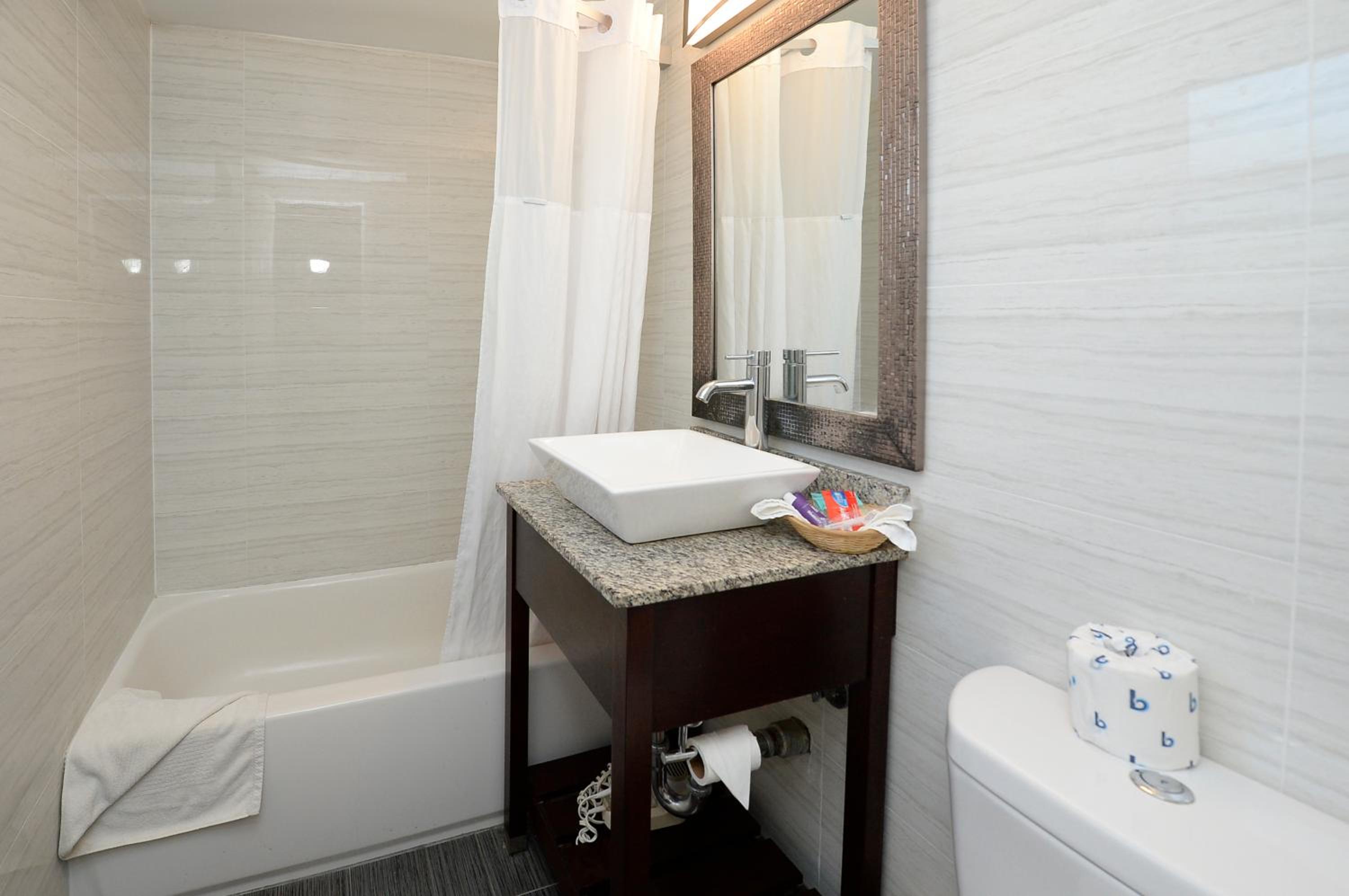 Double Room with Two Double Beds - Non-Smoking - Photo 4