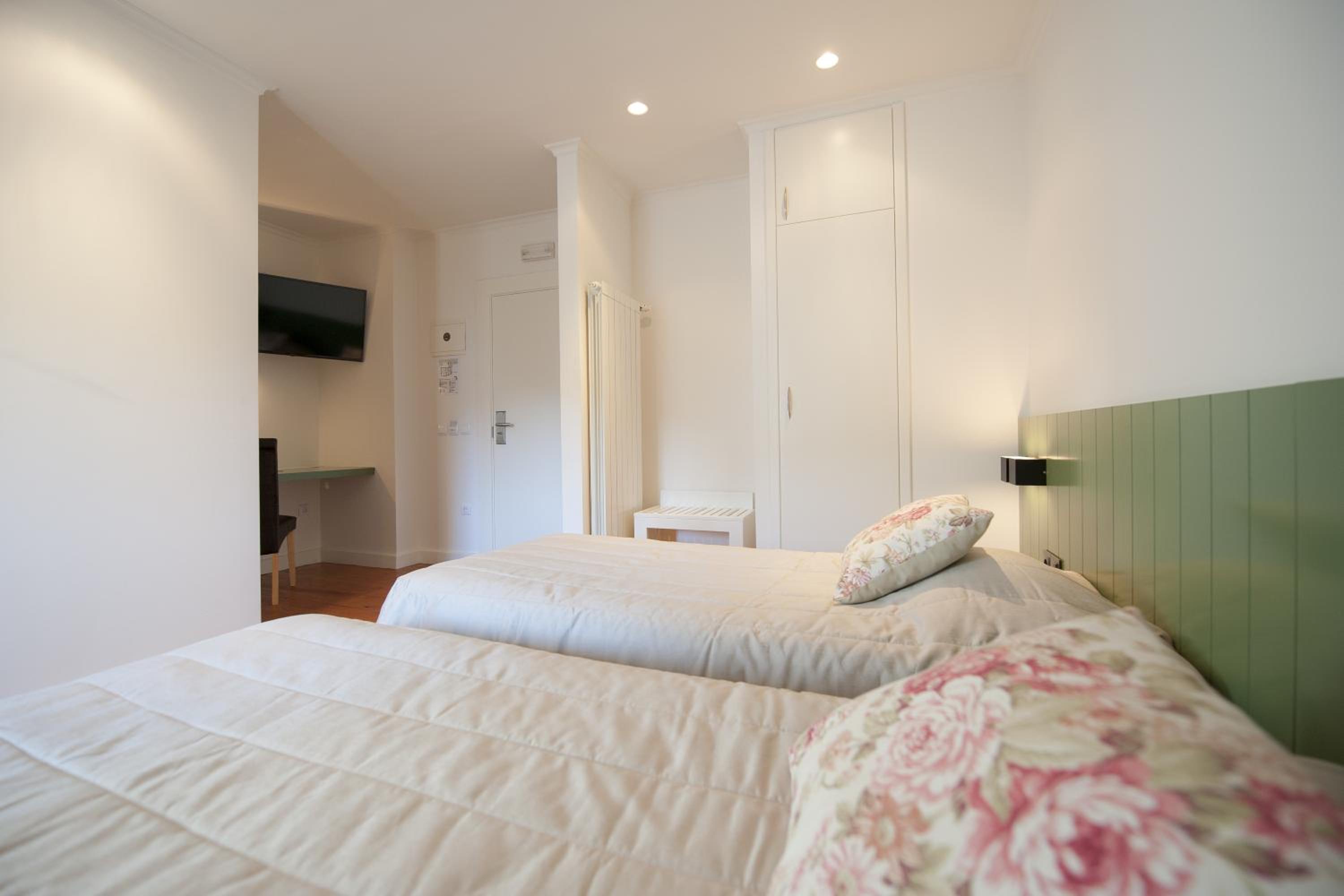 Double or Twin Room - Photo 30