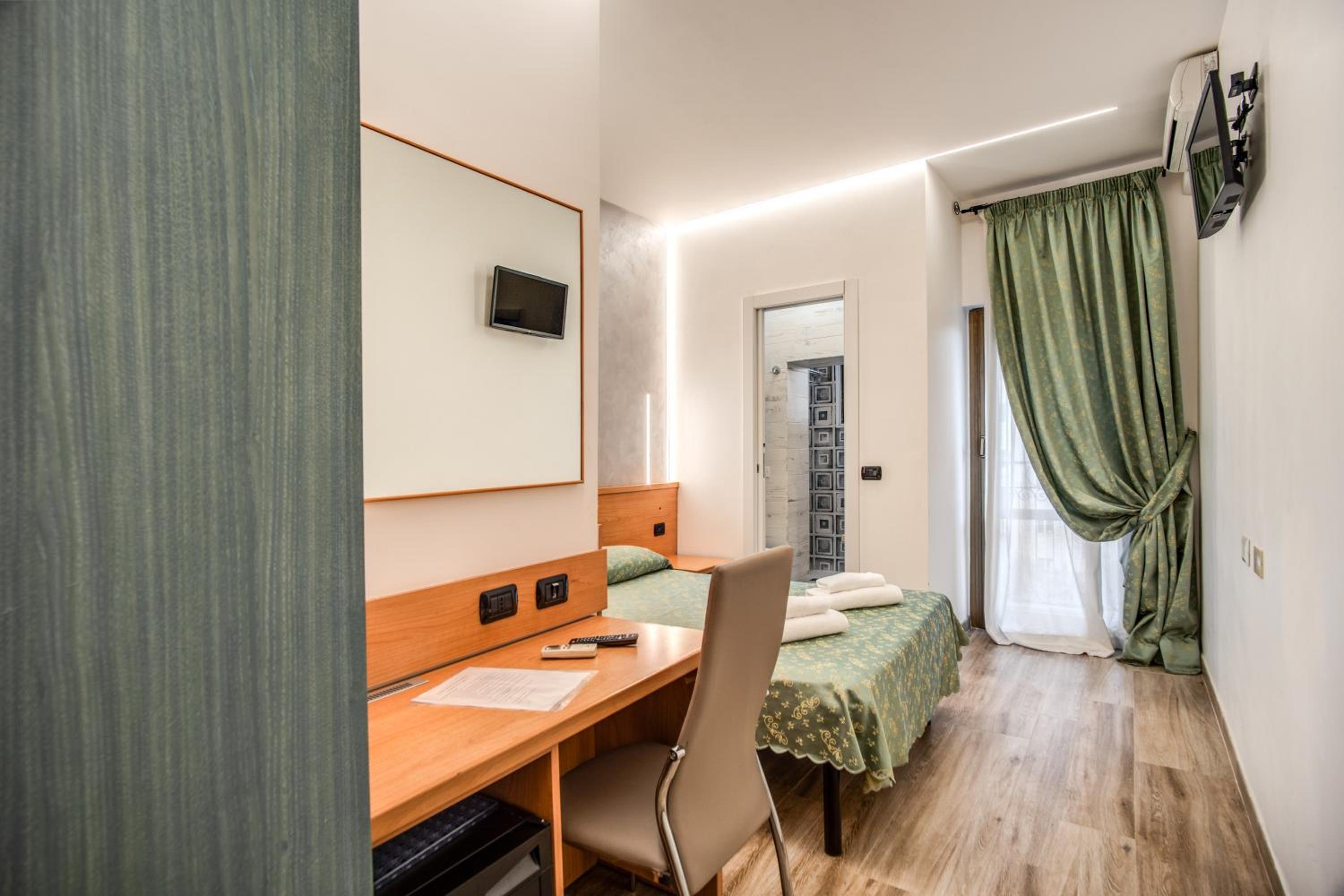 Single Room photo 3