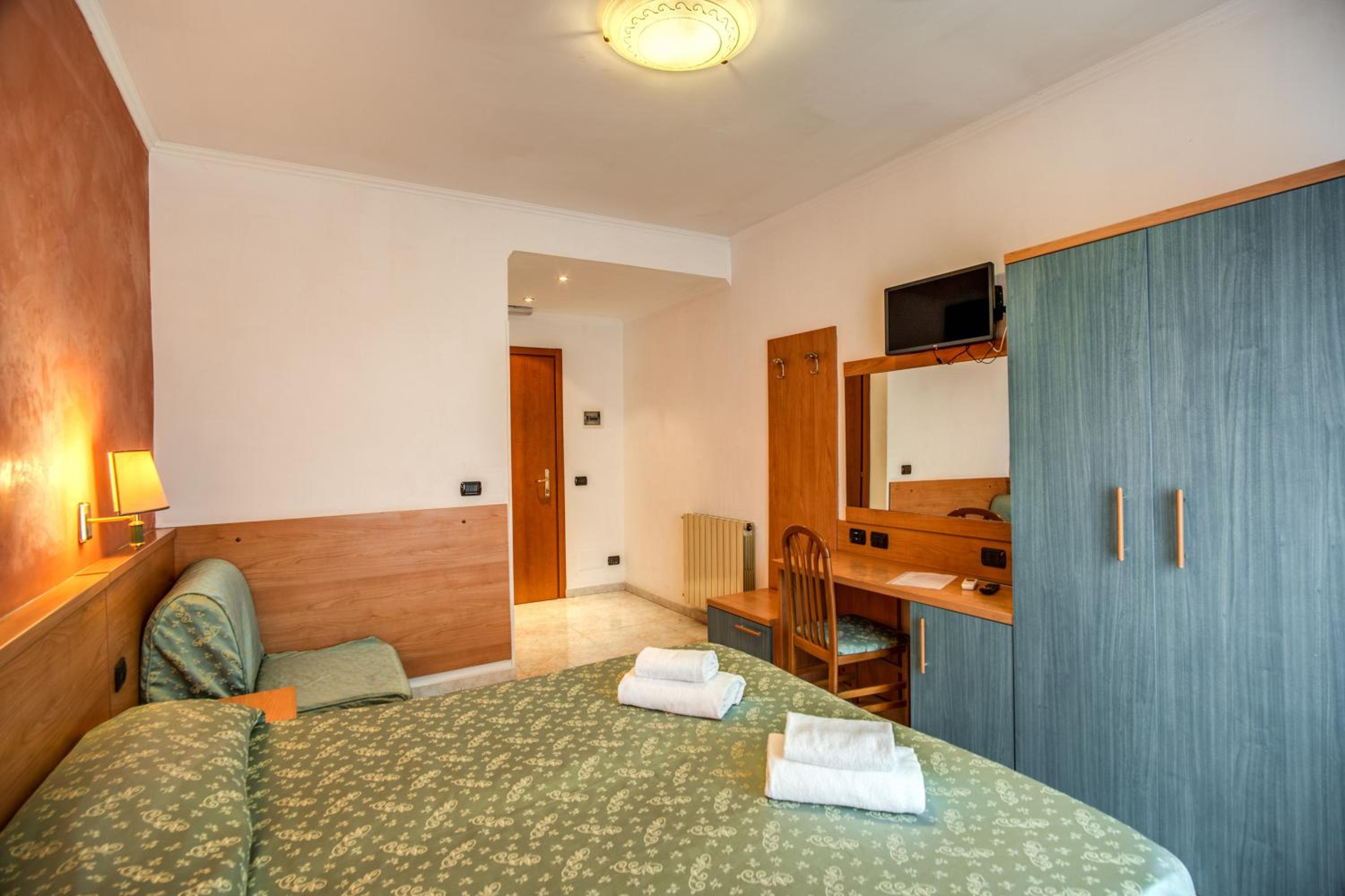 Double or Twin Room photo 3