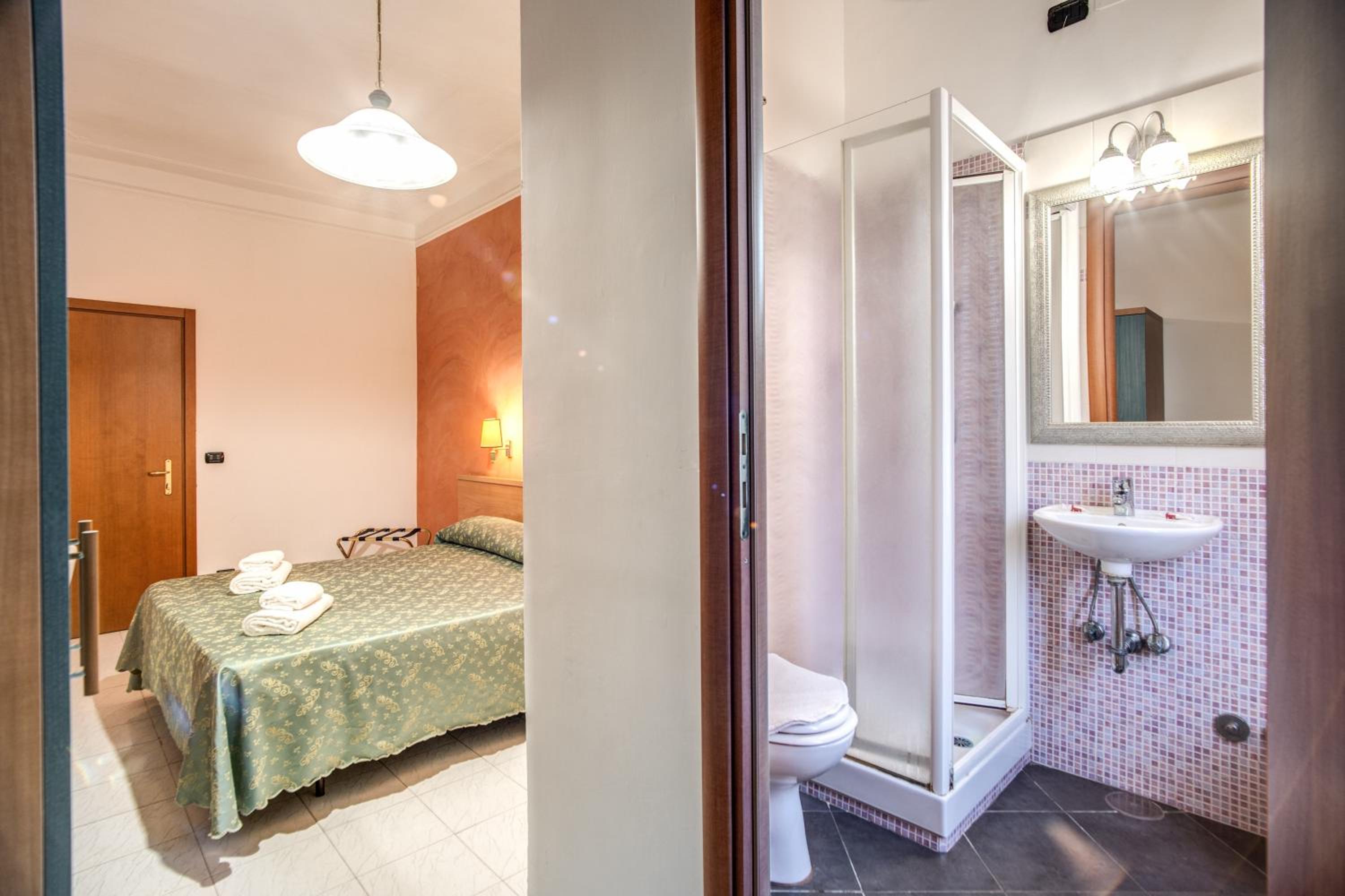 Economy Double or Twin Room photo 2