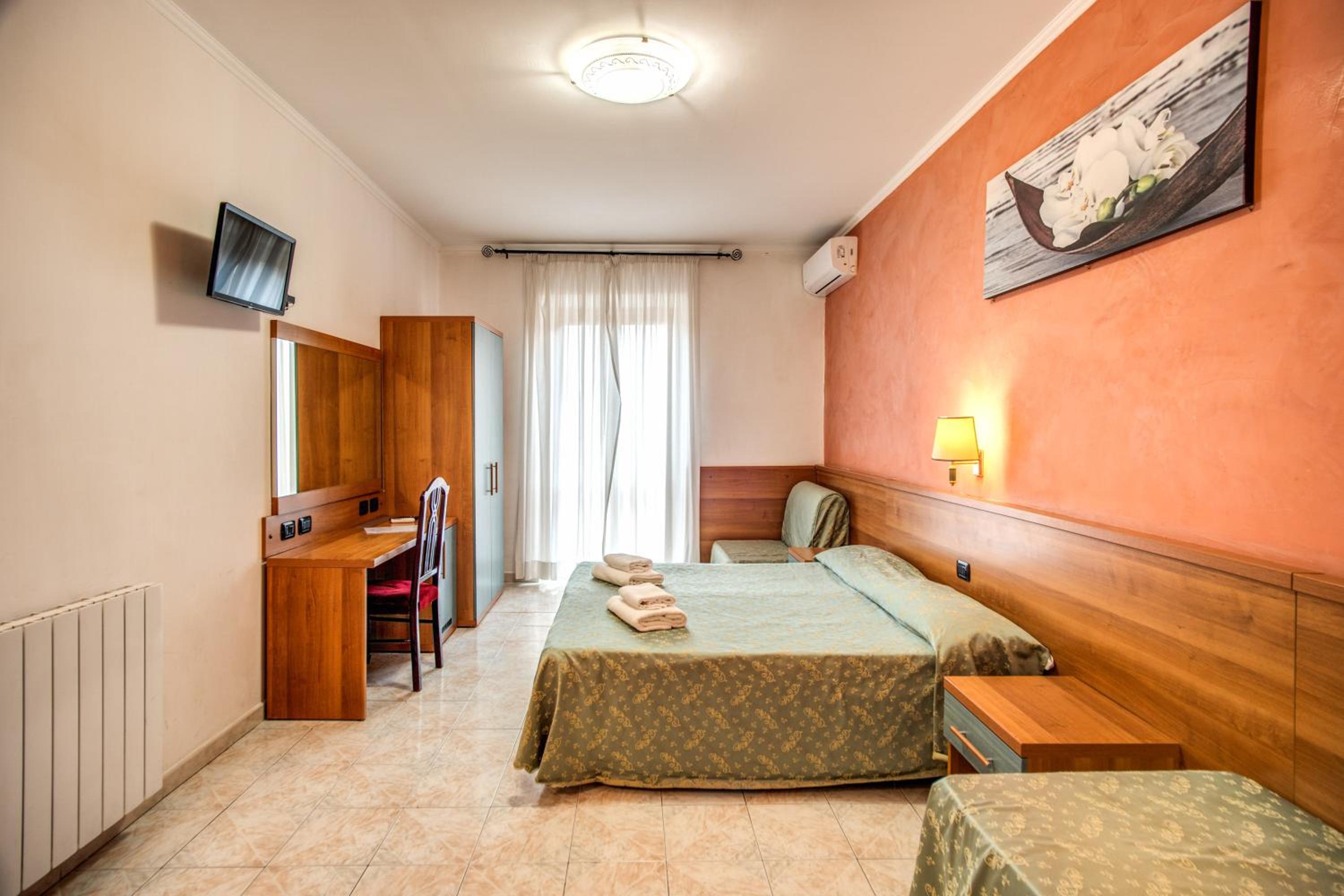 Triple Room with Private External Bathroom photo 2