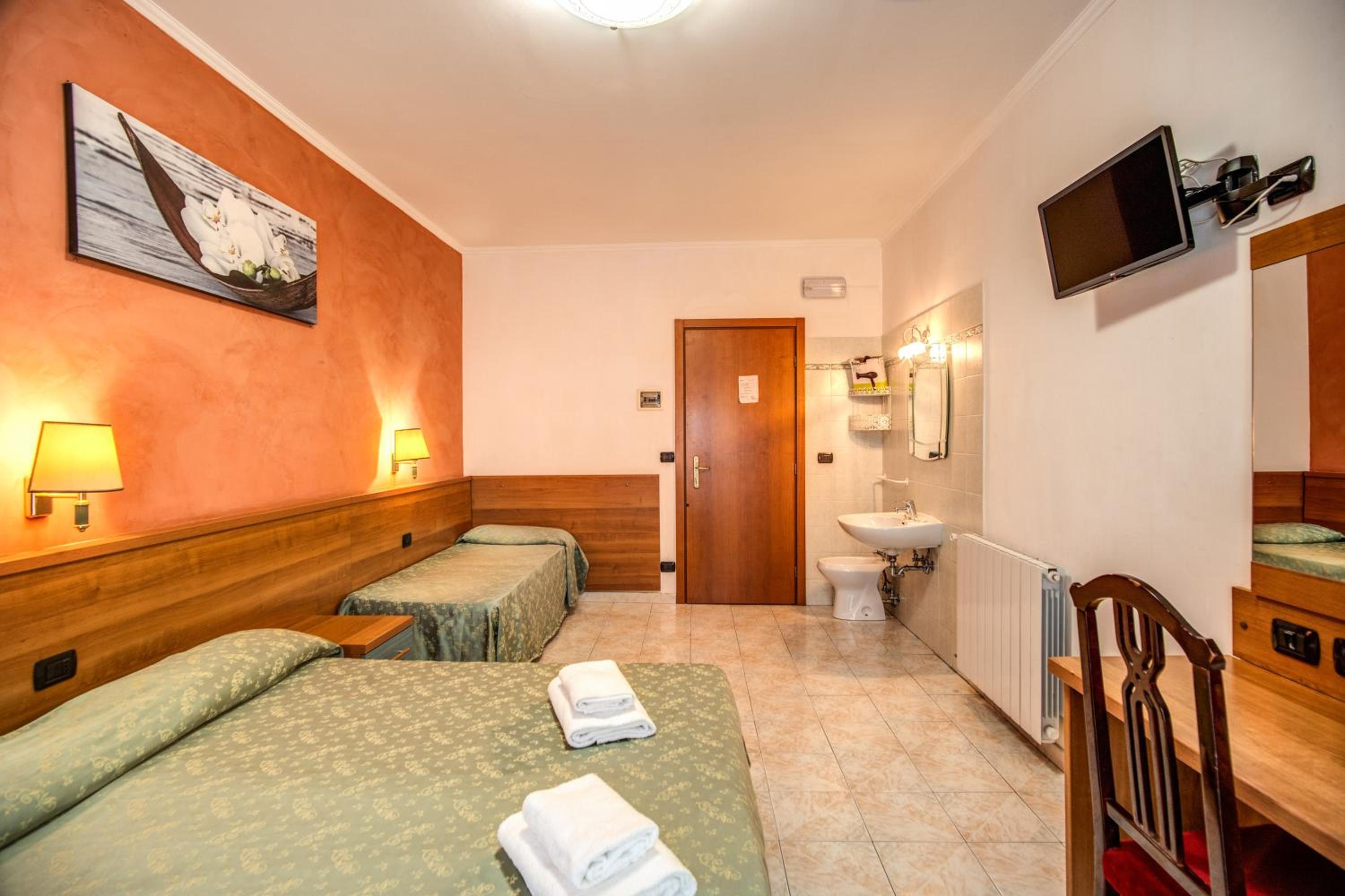 Triple Room with Private External Bathroom photo 2
